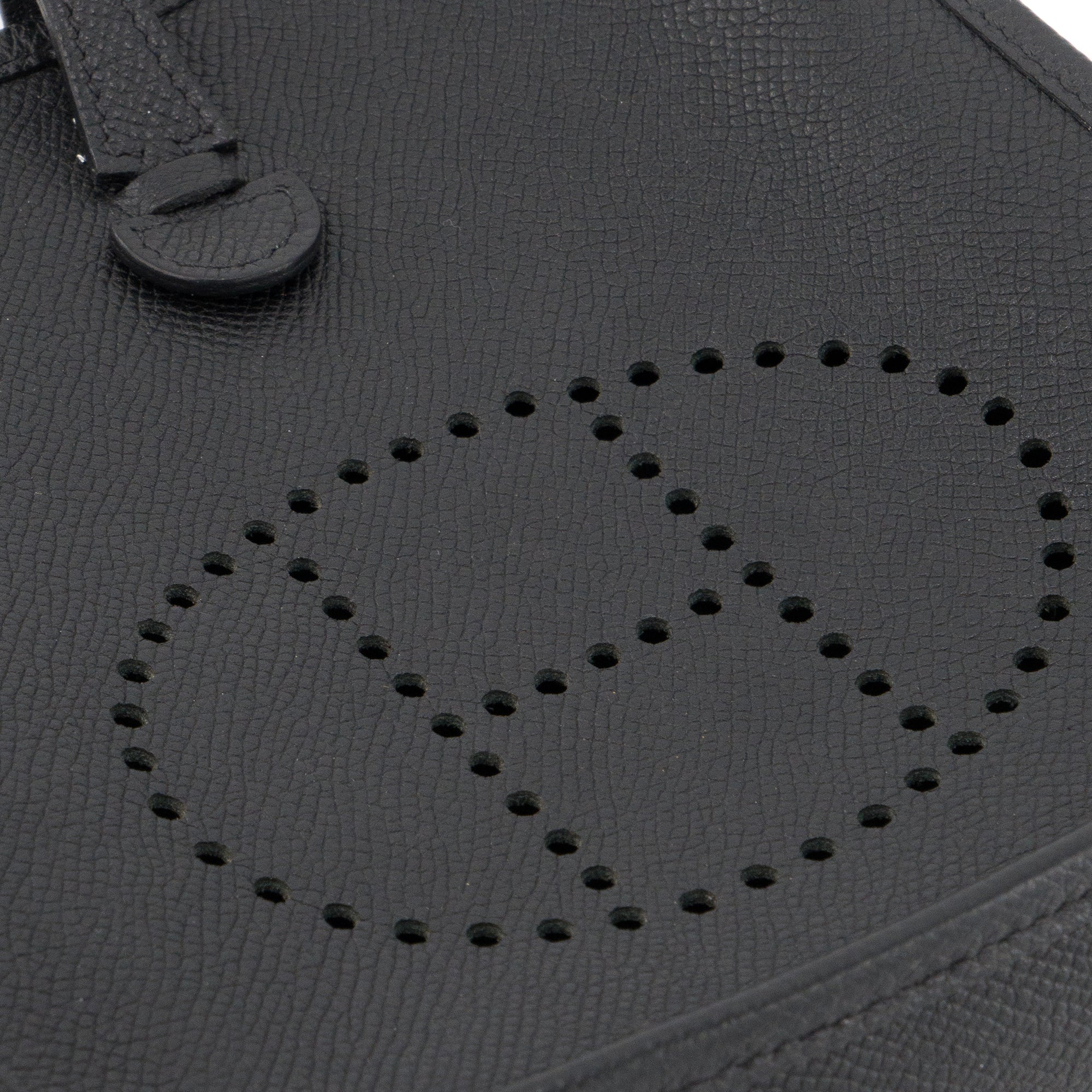 HERMÈS - Sac à bandoulière Evelyne 16 Hermès en cuir epsom noir