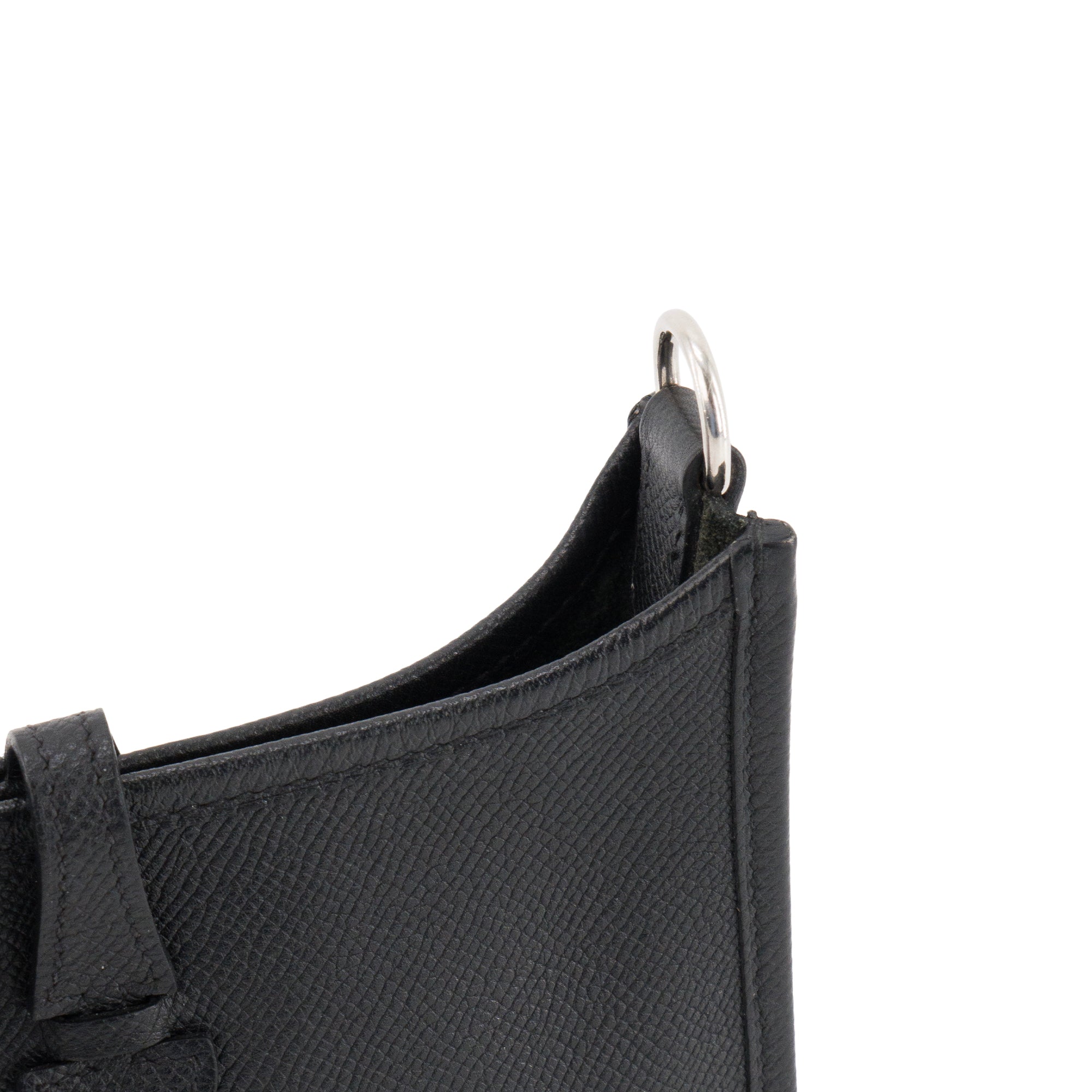 HERMÈS - Sac à bandoulière Evelyne 16 Hermès en cuir epsom noir