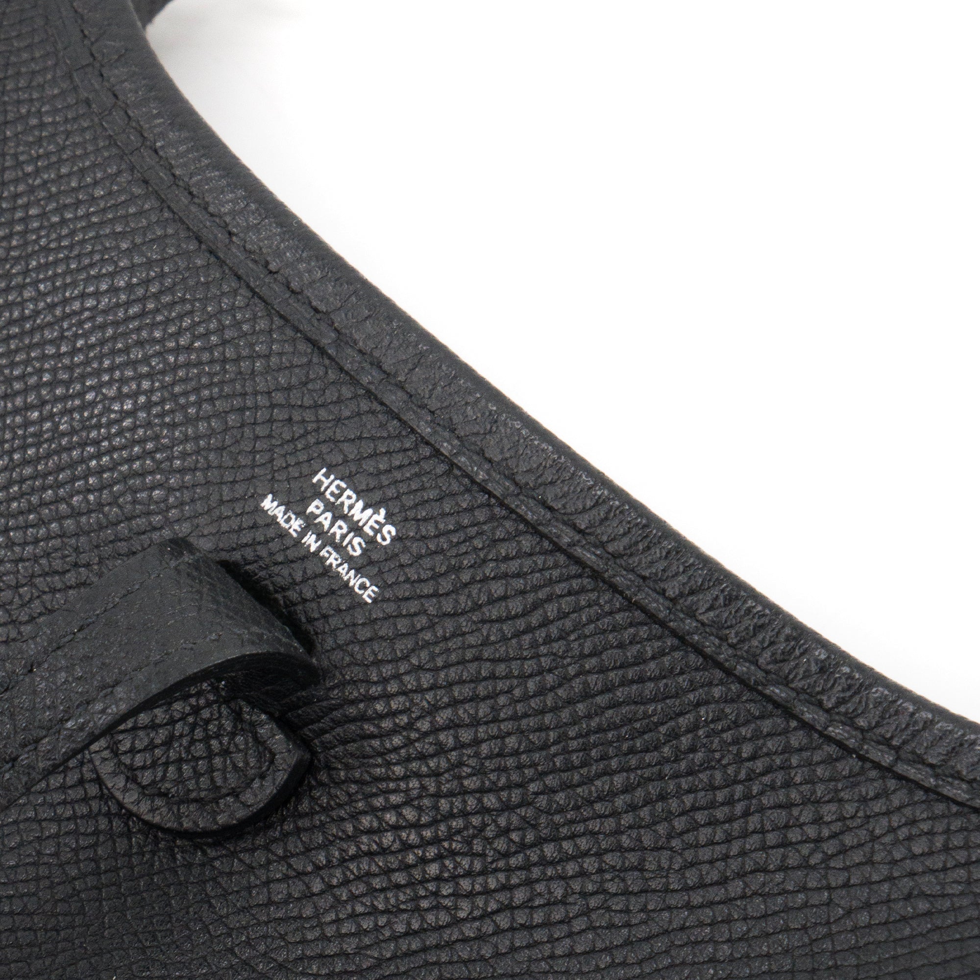 HERMÈS - Sac à bandoulière Evelyne 16 Hermès en cuir epsom noir