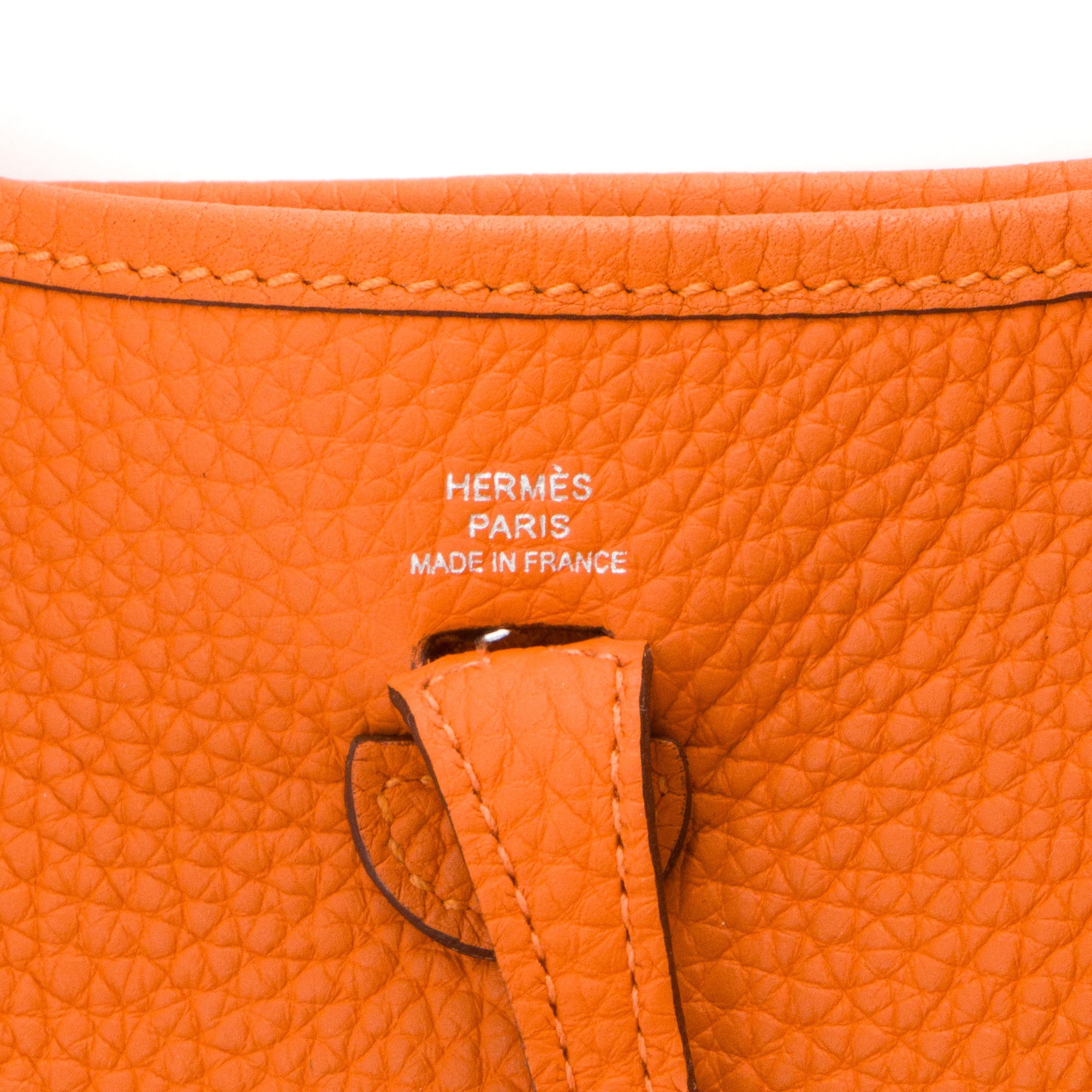 HERMÈS - Sac à bandoulière Evelyne 16 Hermès en cuir grainé orange
