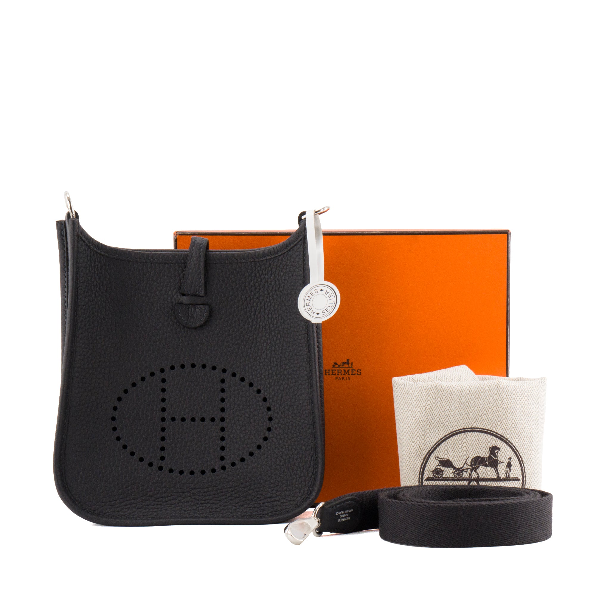 HERMÈS - Sac à bandoulière Evelyne 16 mini Hermès en cuir clémence bleu marine caban
