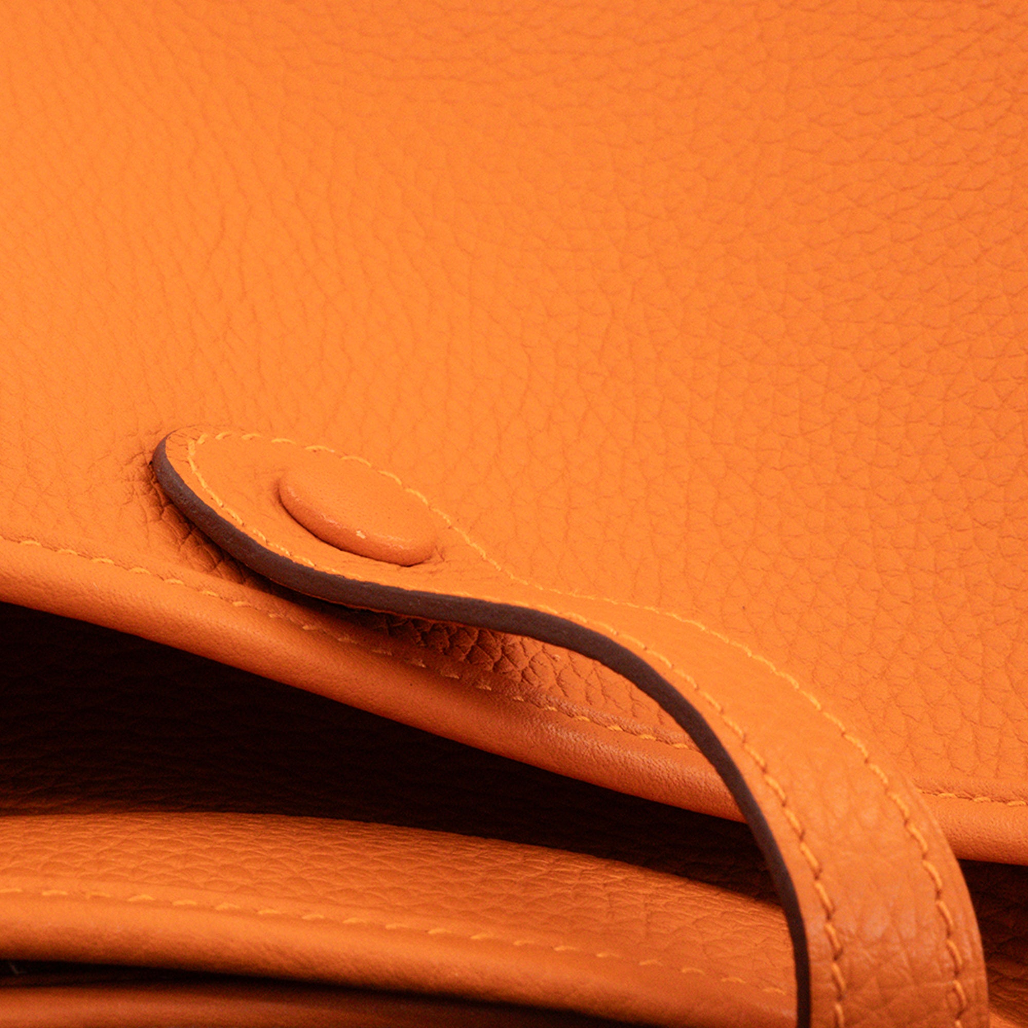 HERMÈS - Sac à bandoulière Evelyne 29 Hermès en cuir clémence orange H