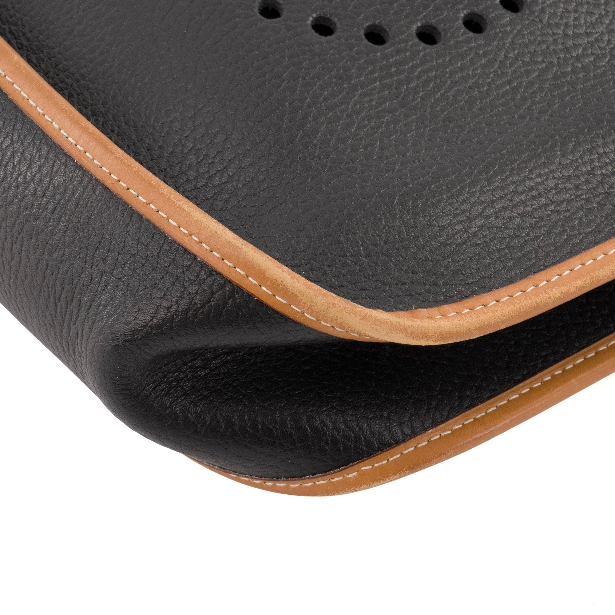 HERMÈS - Sac à bandoulière Evelyne GM Hermès  en cuir noir et marron vintage