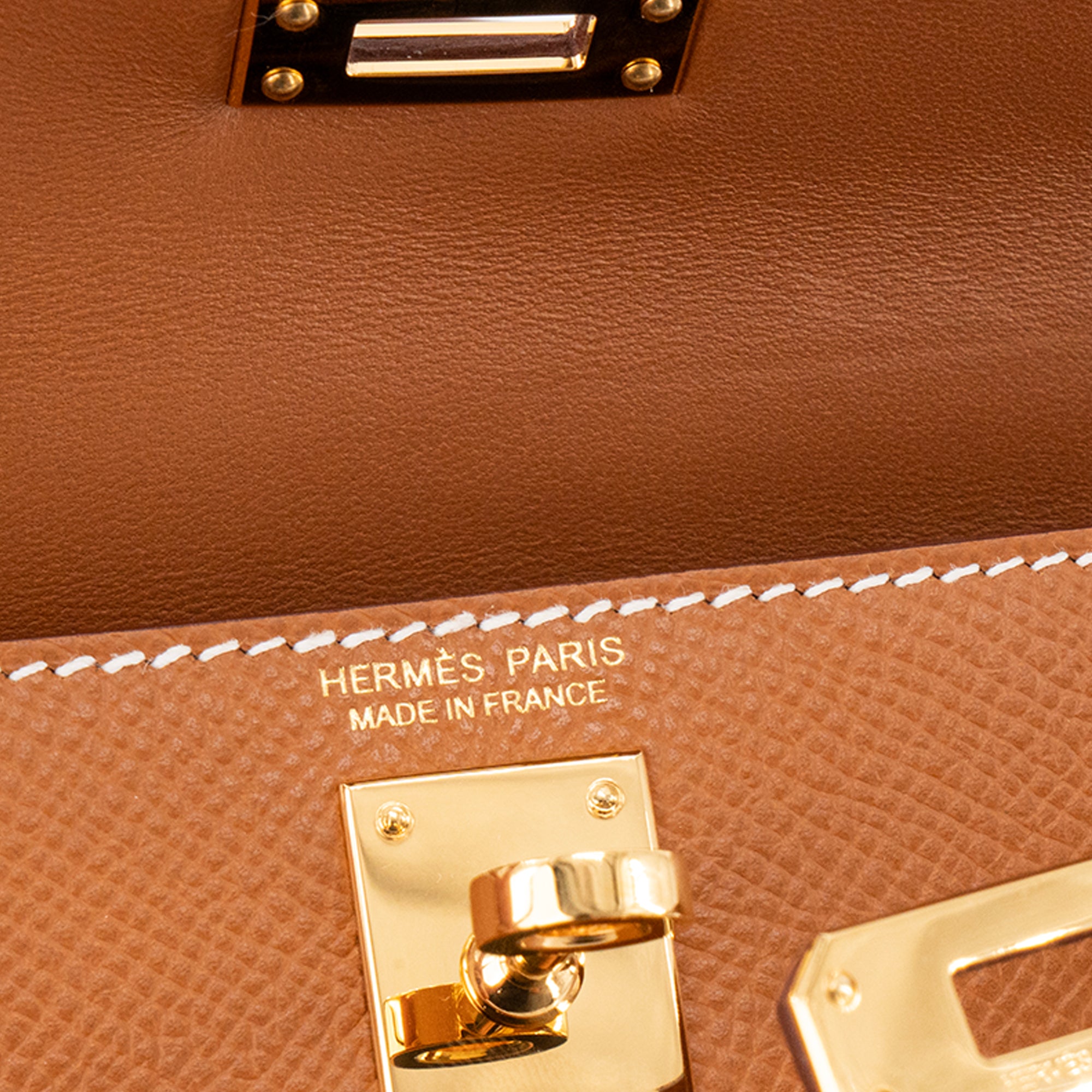 HERMÈS - Sac à bandoulière Kelly 20 mini Hermès en cuir epsom marron gold
