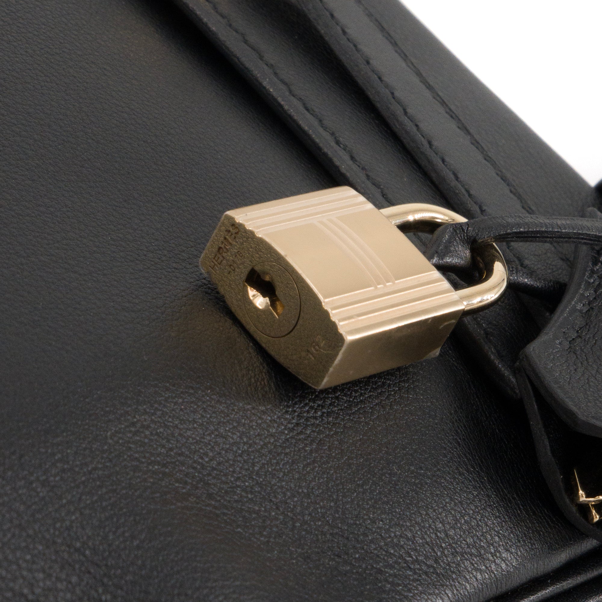 HERMÈS - Sac à bandoulière Kelly 25 Hermès en cuir de veau swift noir HSS