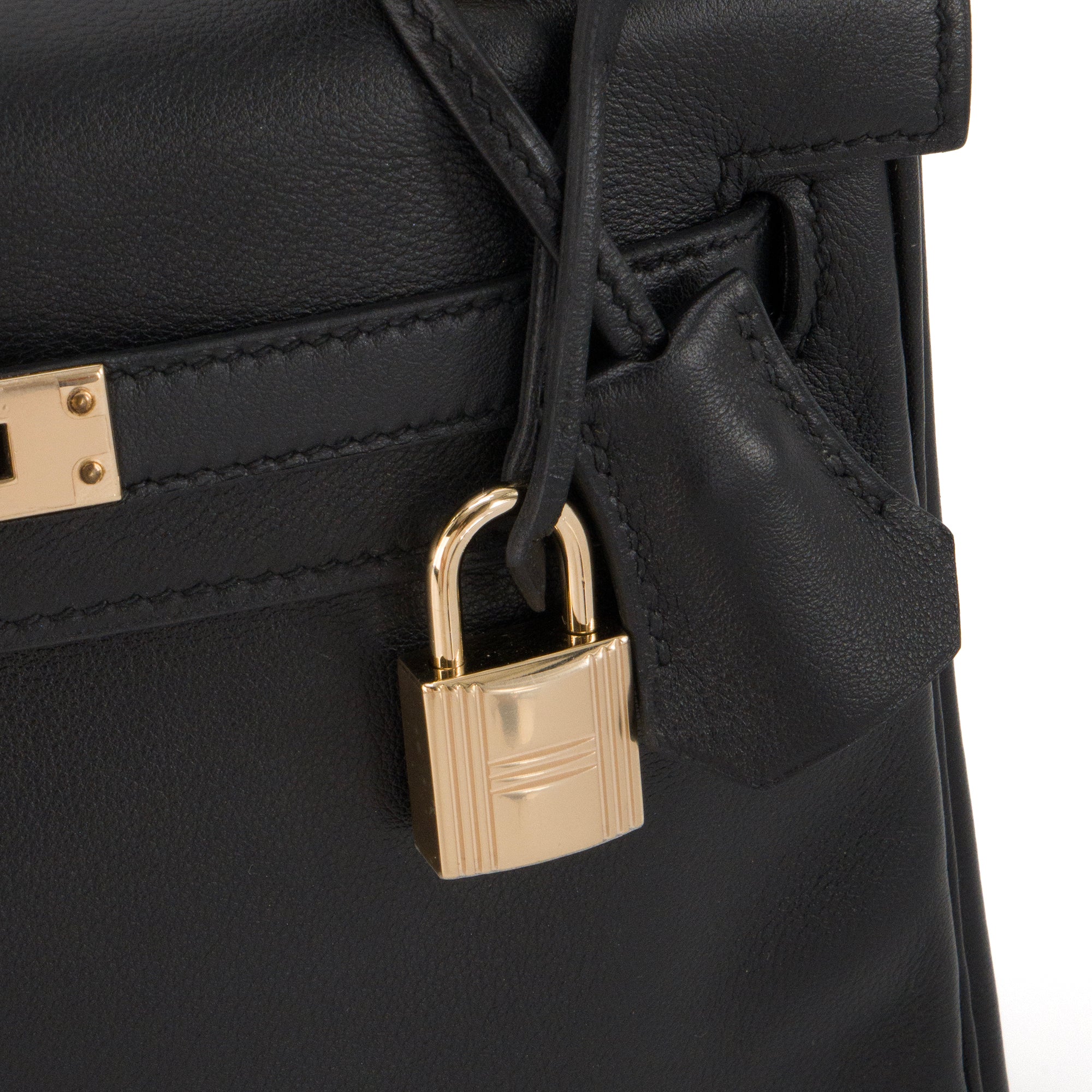 HERMÈS - Sac à bandoulière Kelly 25 Hermès en cuir de veau swift noir HSS