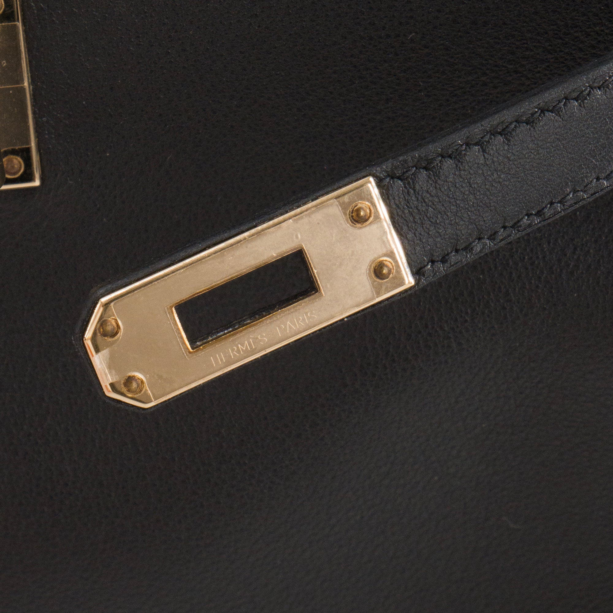 HERMÈS - Sac à bandoulière Kelly 25 Hermès en cuir de veau swift noir HSS