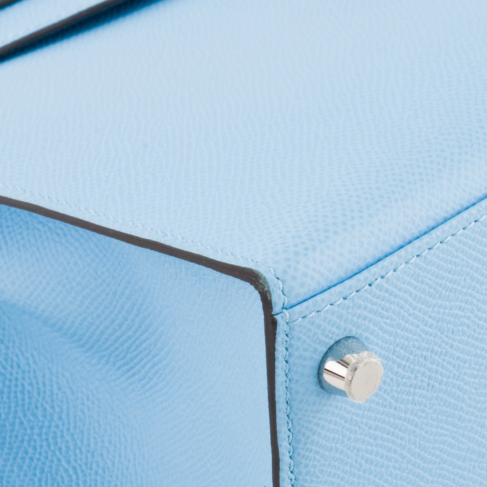 HERMÈS - Sac à bandoulière Kelly 28 Hermès en cuir epsom bleu céleste