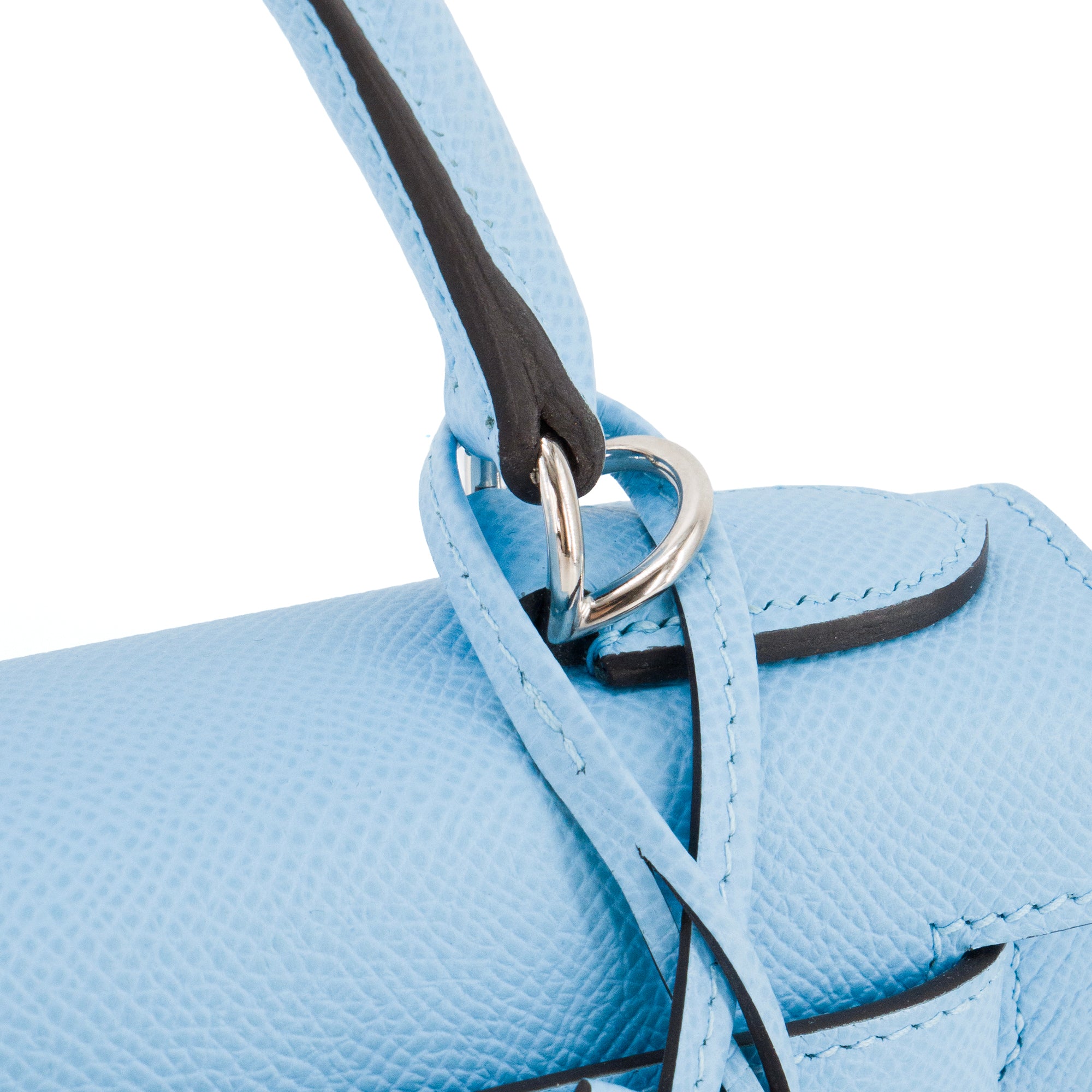 HERMÈS - Sac à bandoulière Kelly 28 Hermès en cuir epsom bleu céleste
