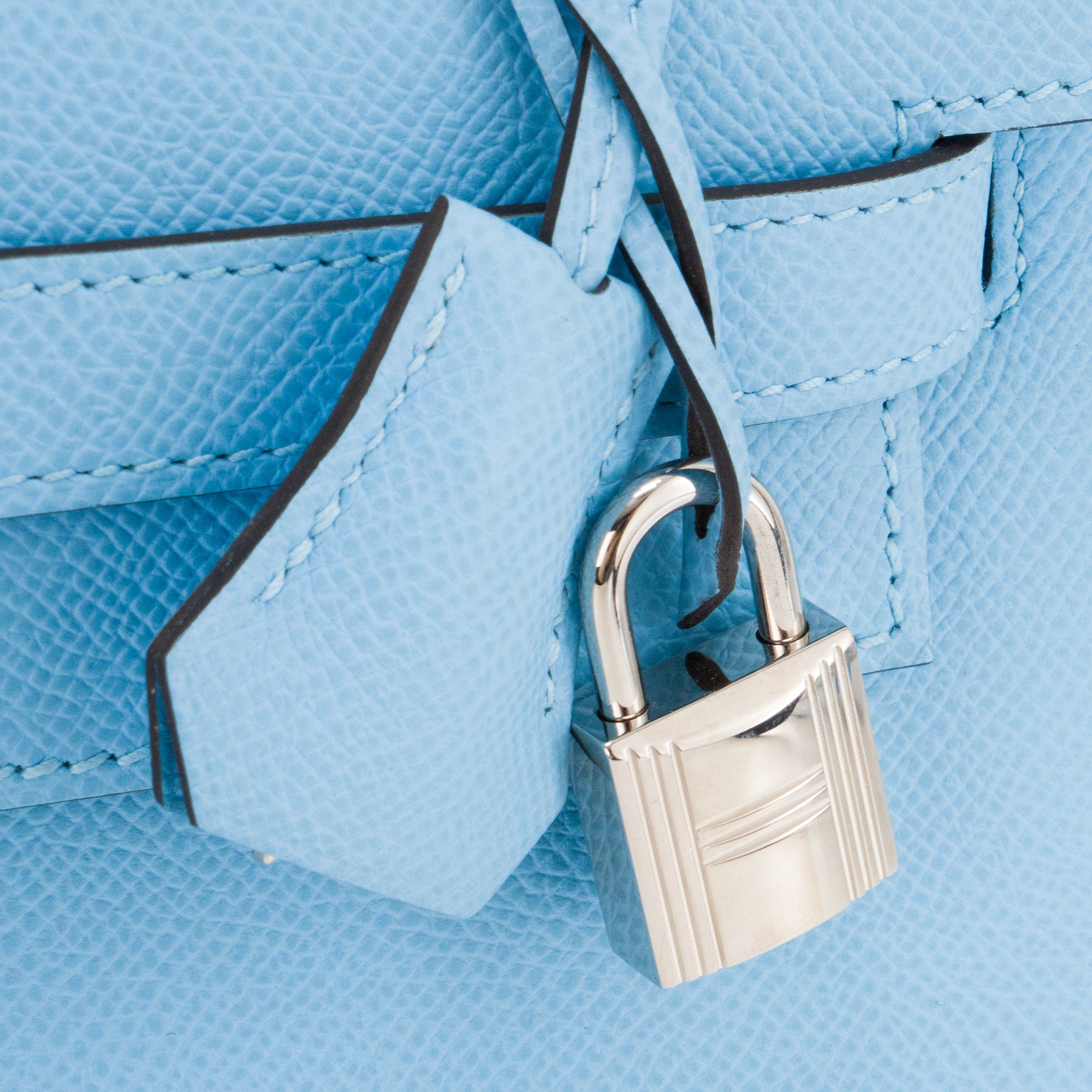 HERMÈS - Sac à bandoulière Kelly 28 Hermès en cuir epsom bleu céleste