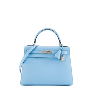 HERMÈS - Sac à bandoulière Kelly 28 Hermès en cuir epsom bleu céleste