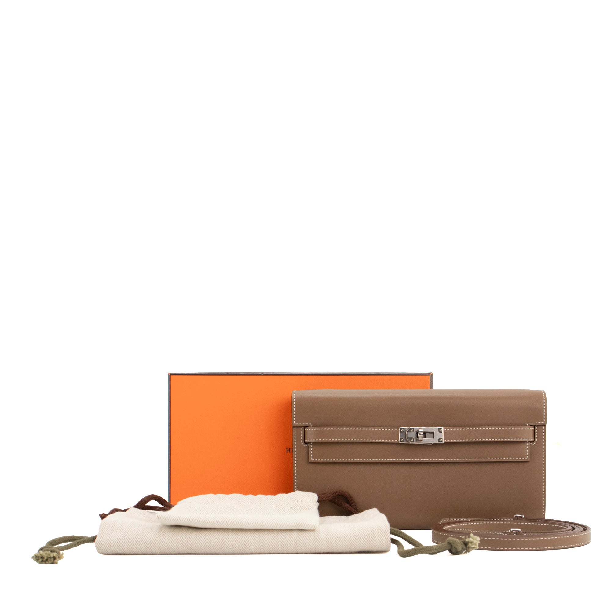 HERMÈS - Sac à bandoulière Kelly To Go Hermès en cuir tadelakt étoupe