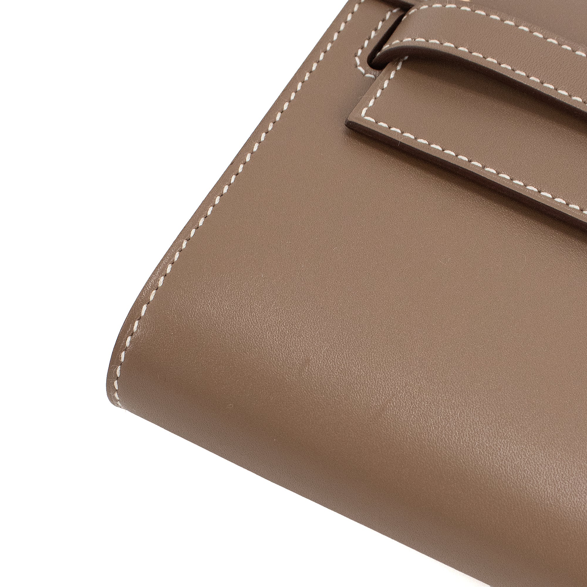 HERMÈS - Sac à bandoulière Kelly To Go Hermès en cuir tadelakt étoupe