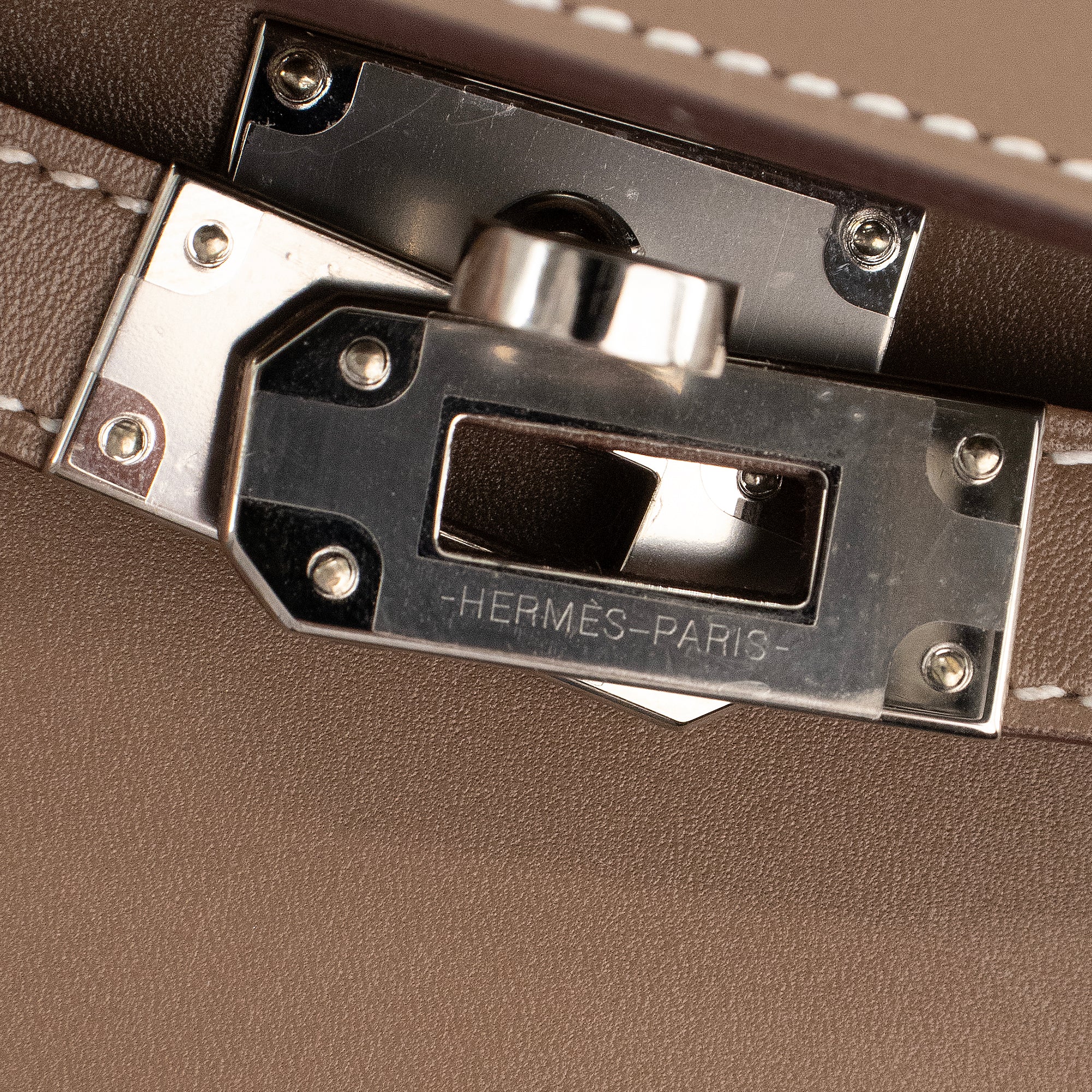 HERMÈS - Sac à bandoulière Kelly To Go Hermès en cuir tadelakt étoupe