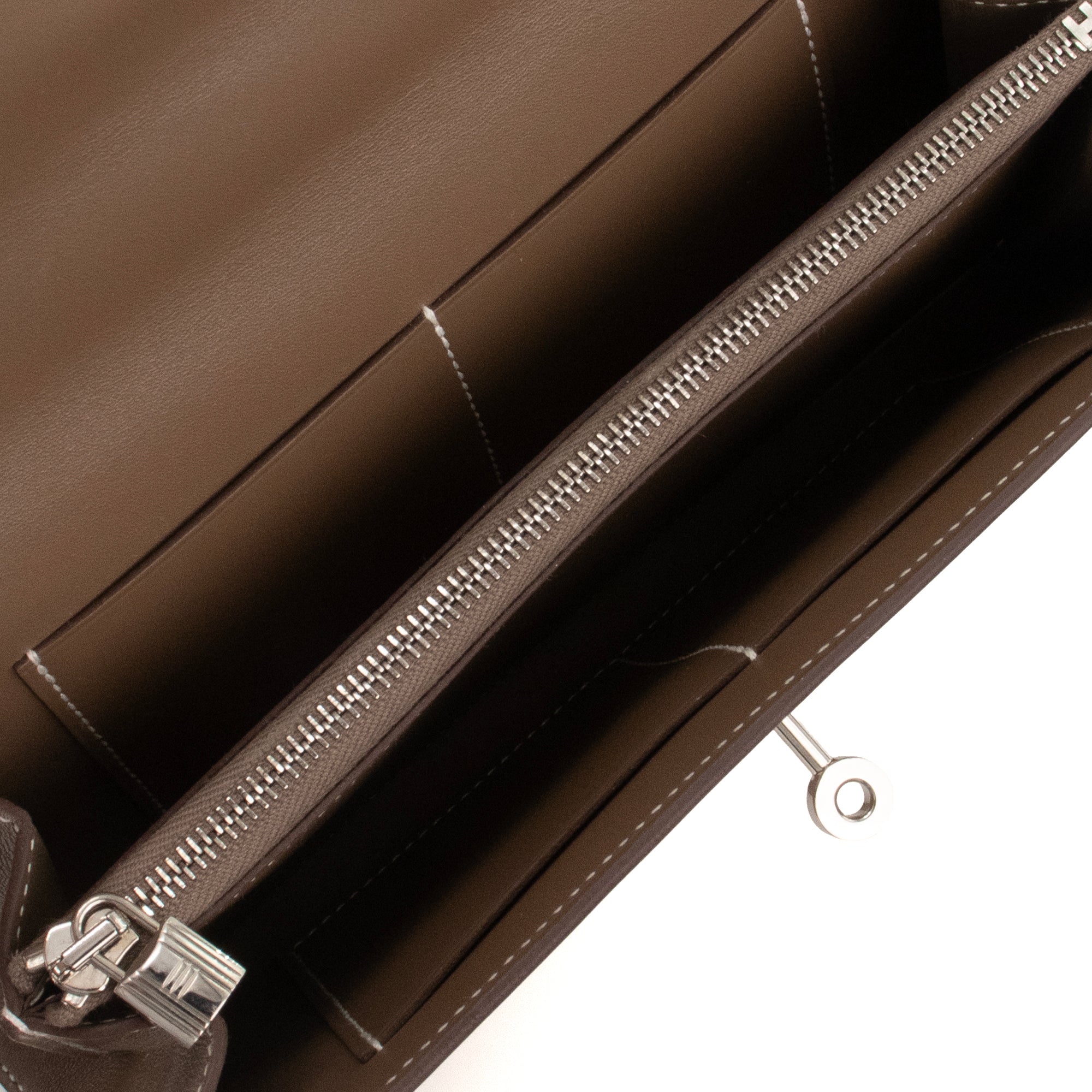 HERMÈS - Sac à bandoulière Kelly To Go Hermès en cuir tadelakt étoupe