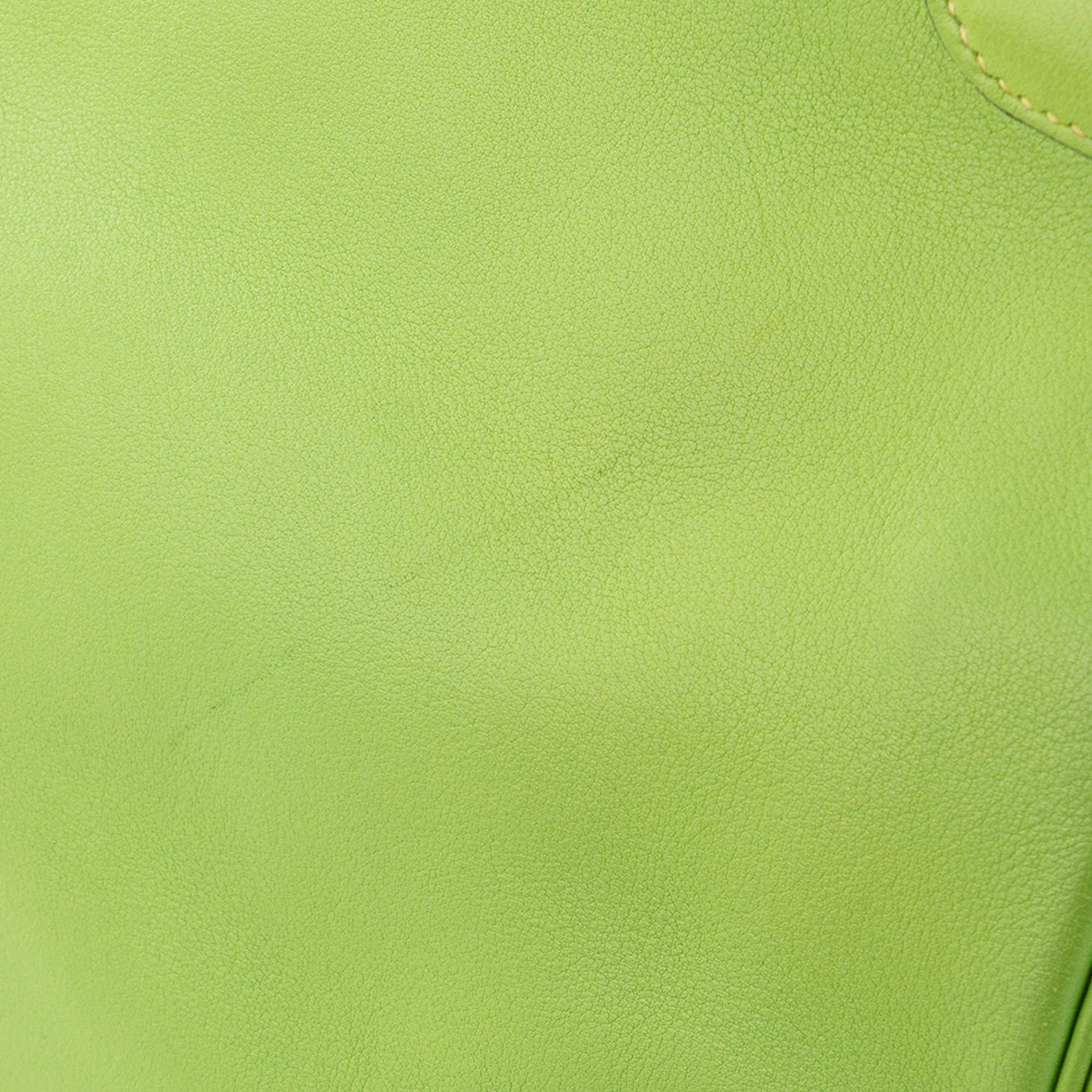 HERMÈS - Sac à épaule Kelly 35 Hermès en cuir lisse swift vert