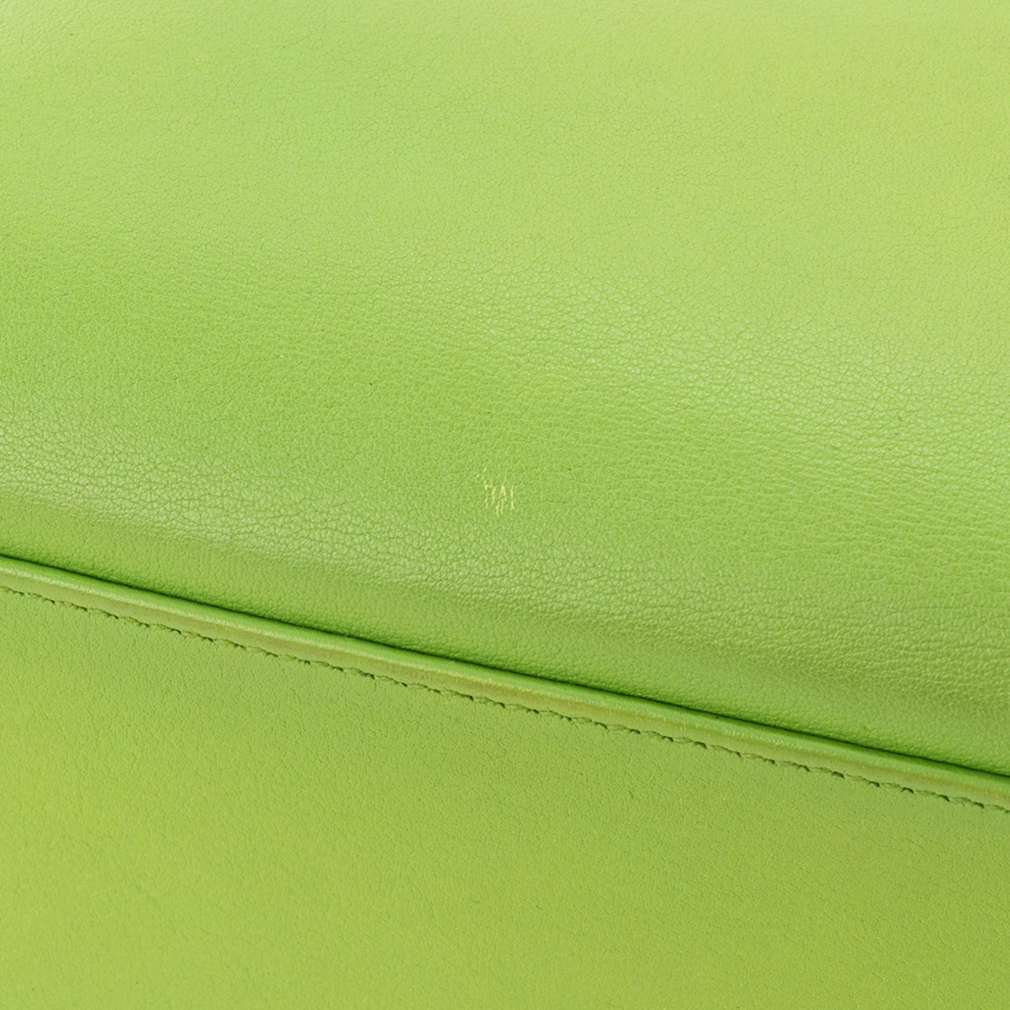 HERMÈS - Sac à épaule Kelly 35 Hermès en cuir lisse swift vert
