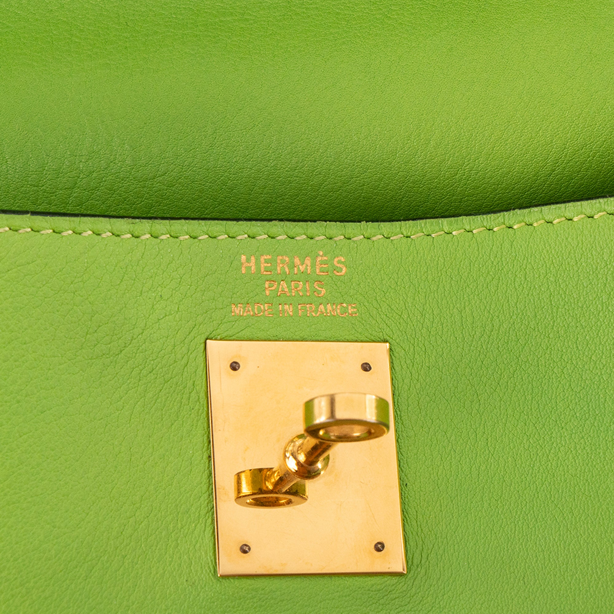 HERMÈS - Sac à épaule Kelly 35 Hermès en cuir lisse swift vert