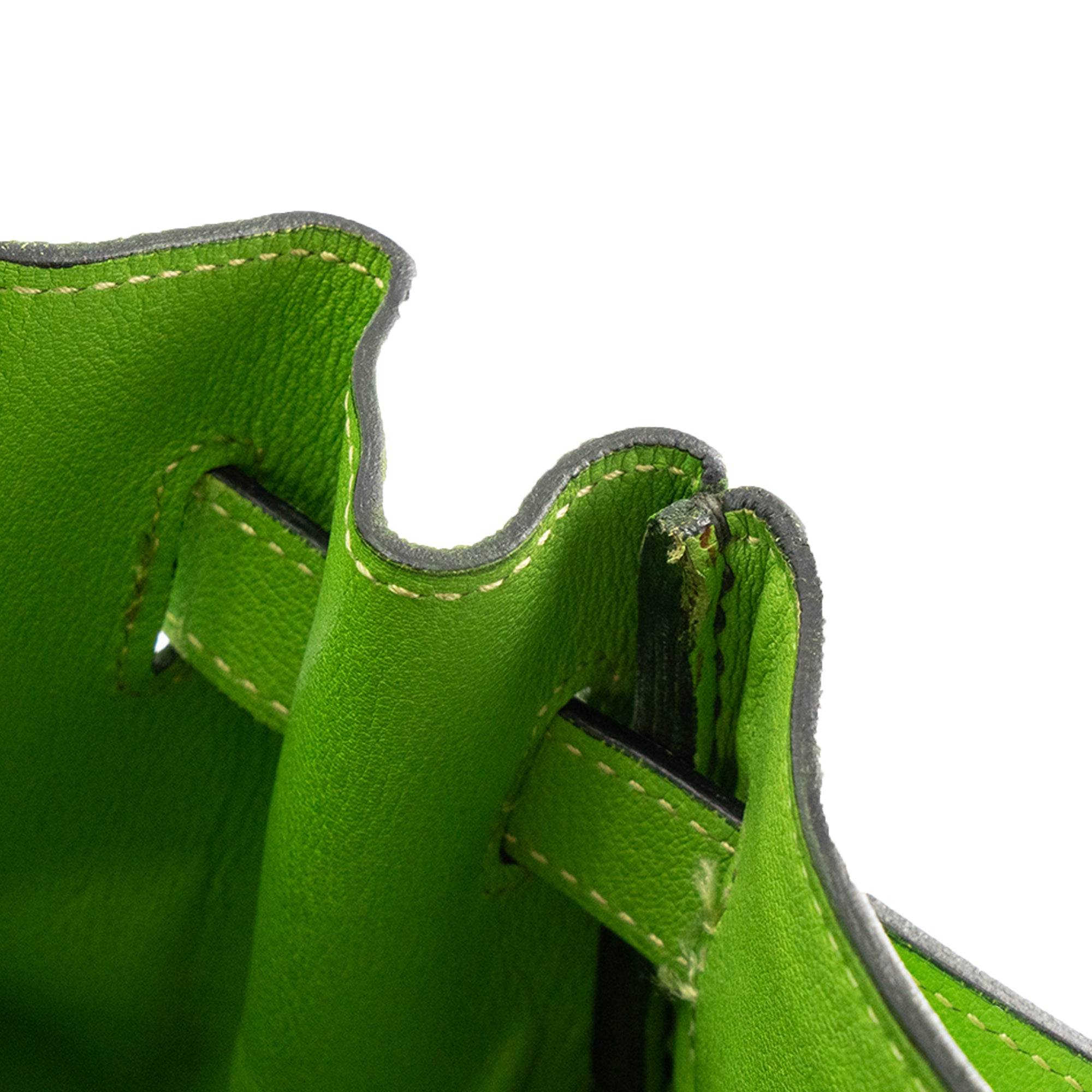HERMÈS - Sac à épaule Kelly 35 Hermès en cuir lisse swift vert