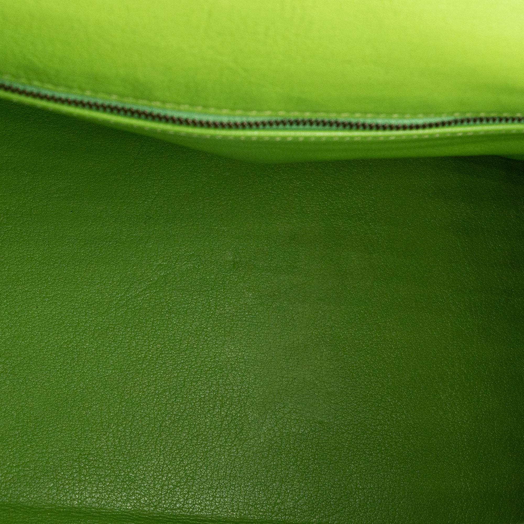 HERMÈS - Sac à épaule Kelly 35 Hermès en cuir lisse swift vert