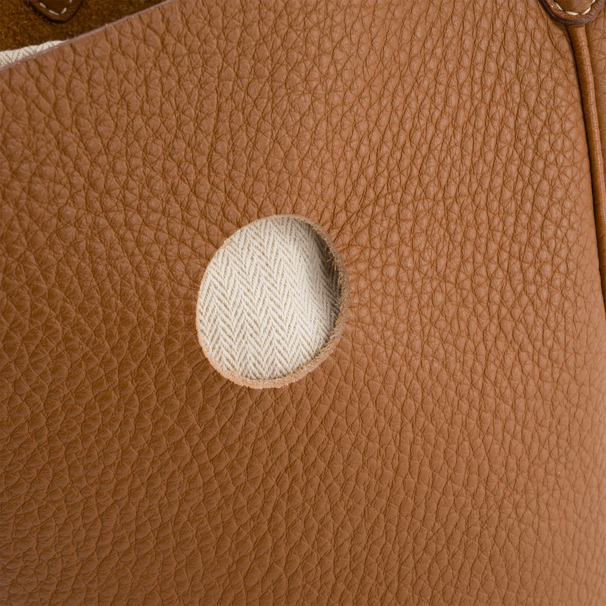 HERMÈS - Sac à épaule Mangeoire Hermès en cuir clémence taurillon gold