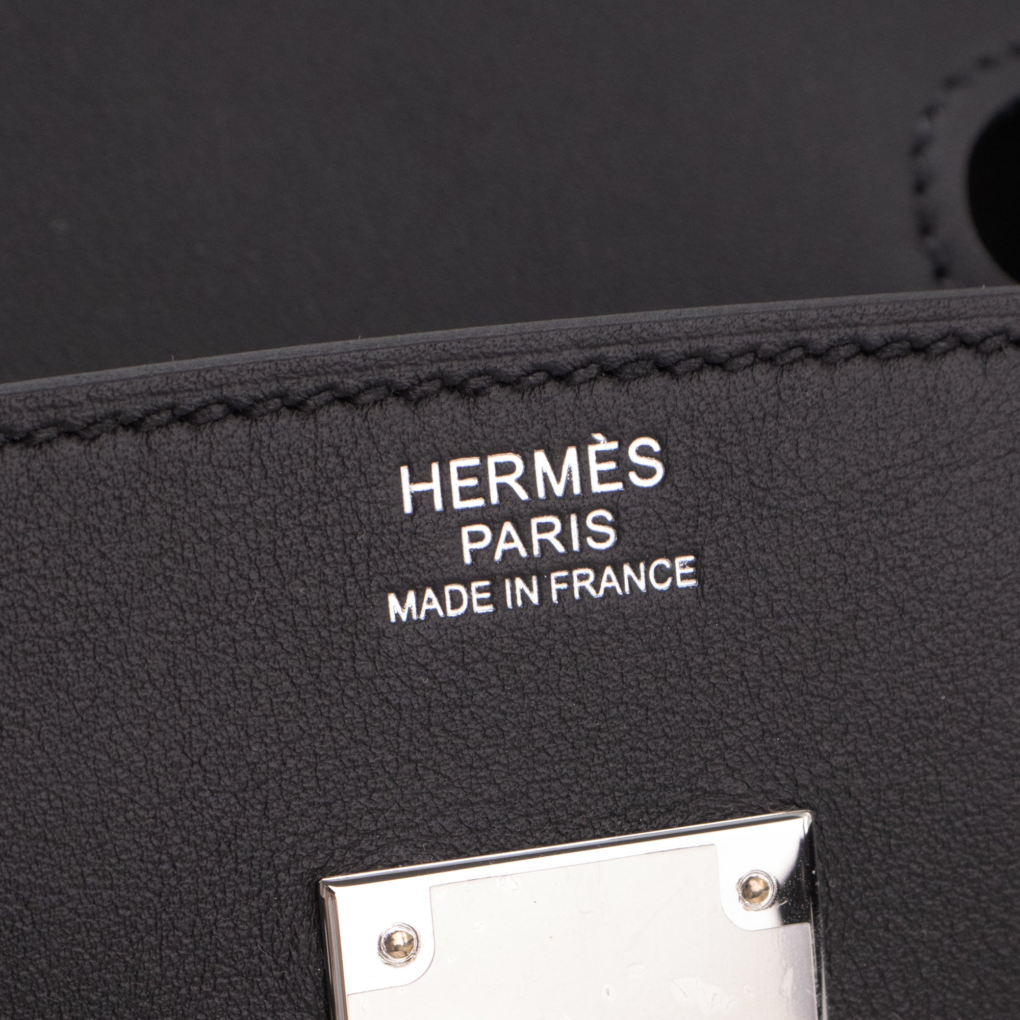 HERMÈS - Sac à main Birkin 30 Hermès en toile vert militaire et cuir noir