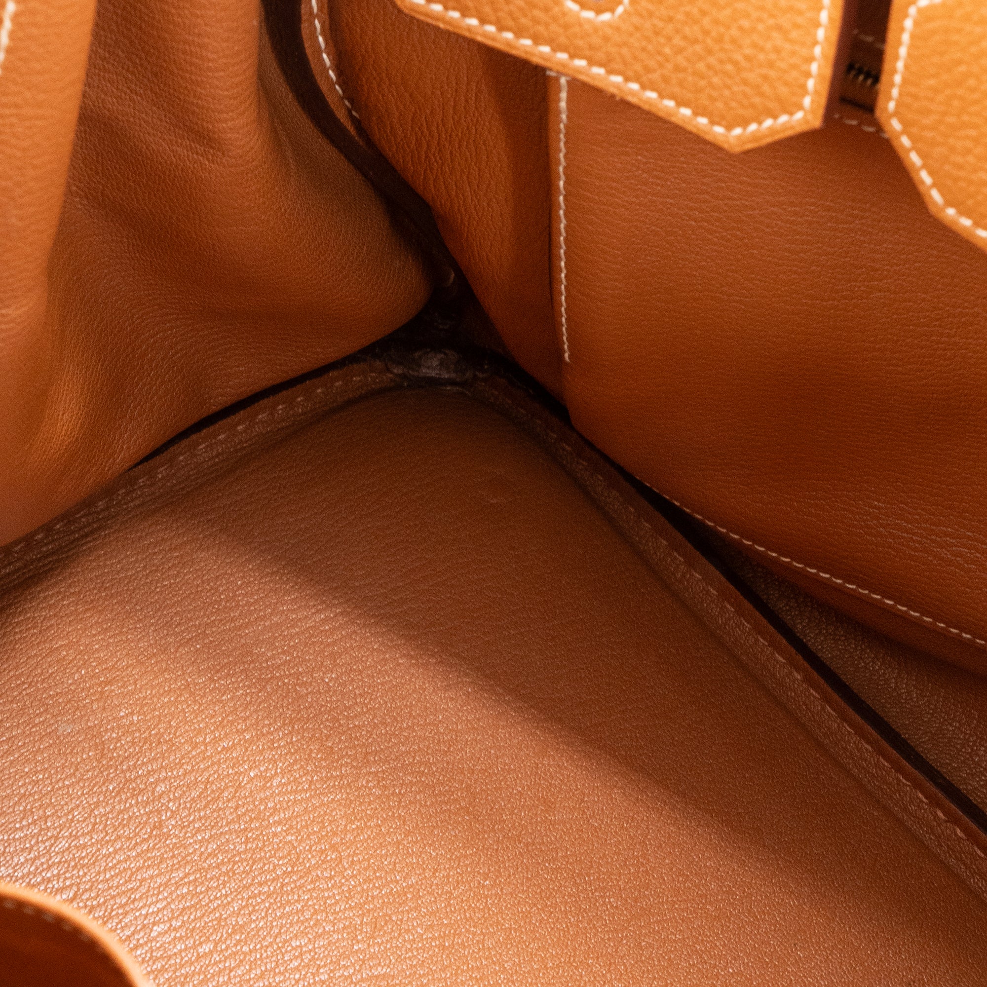 HERMÈS - Sac à main Birkin 35 Hermès en cuir clémence gold