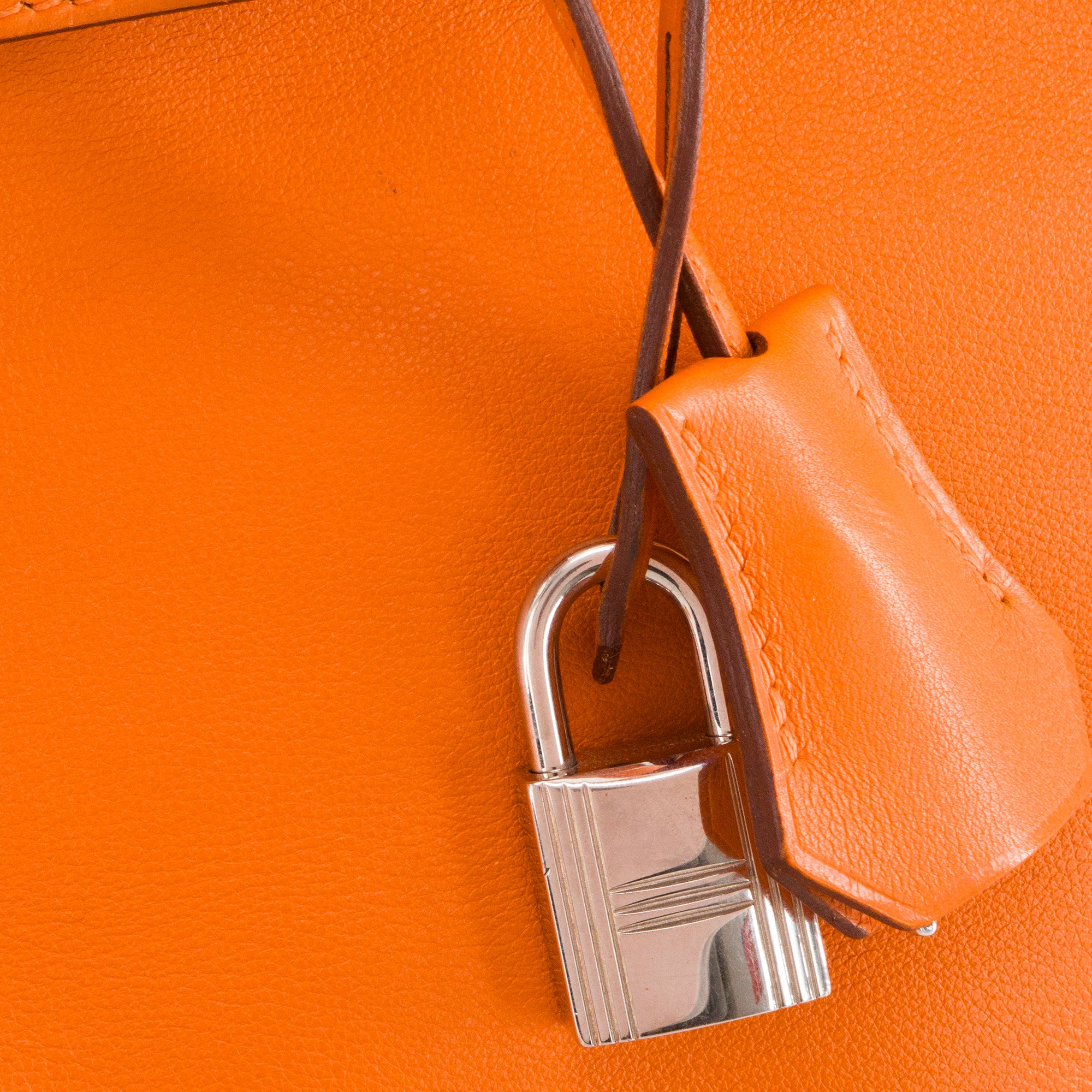 HERMÈS - Sac à main Birkin 35 Hermès en cuir swift orange H