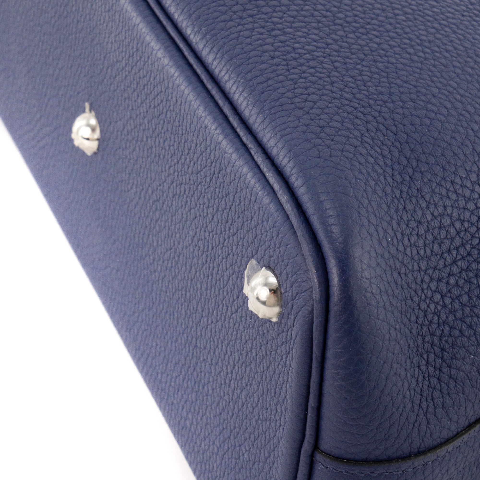 HERMÈS - Sac à main Bolide 31 Hermès en cuir taurillon clémence bleu encre