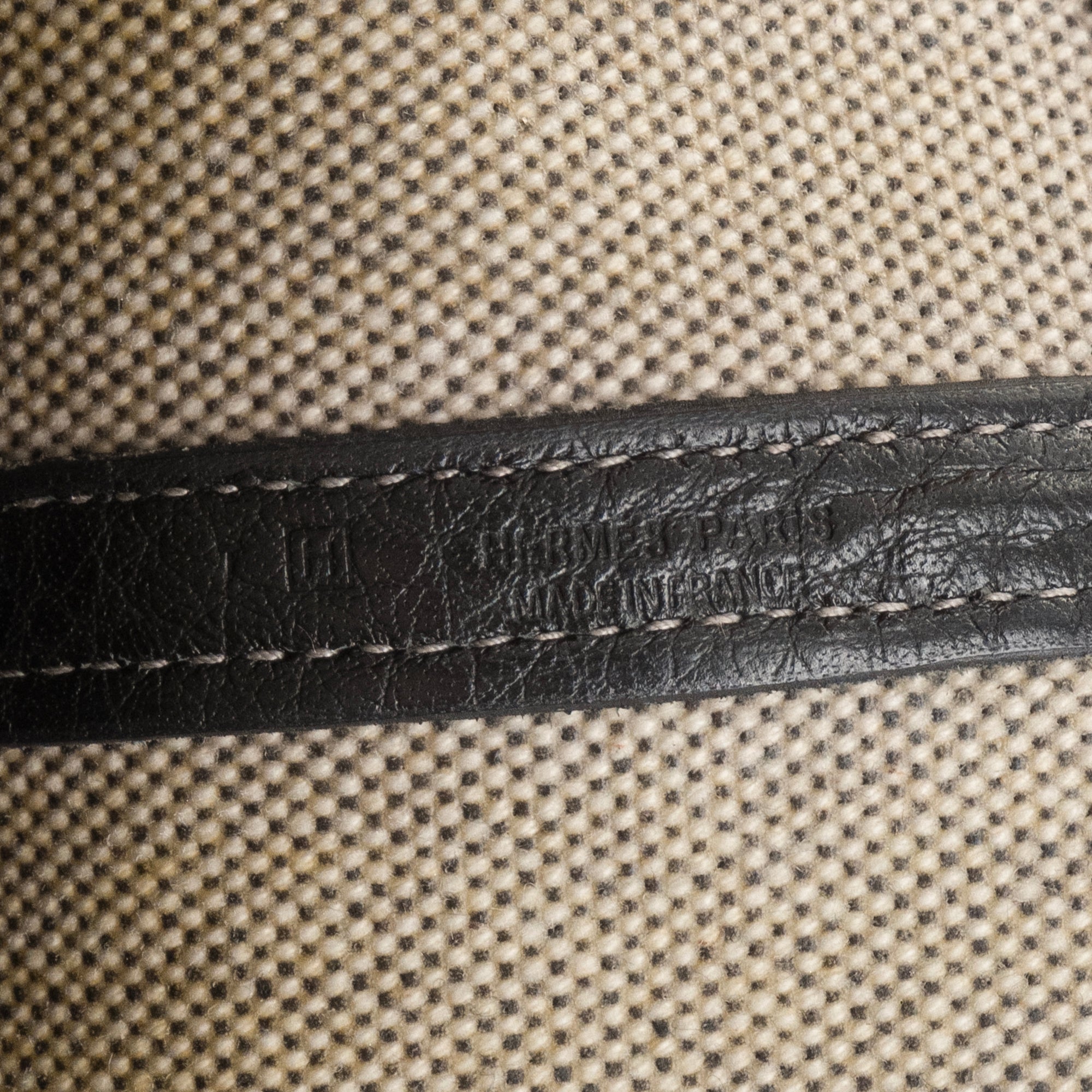 HERMÈS - Sac à main Garden Party Hermès en toile grise et cuir noir