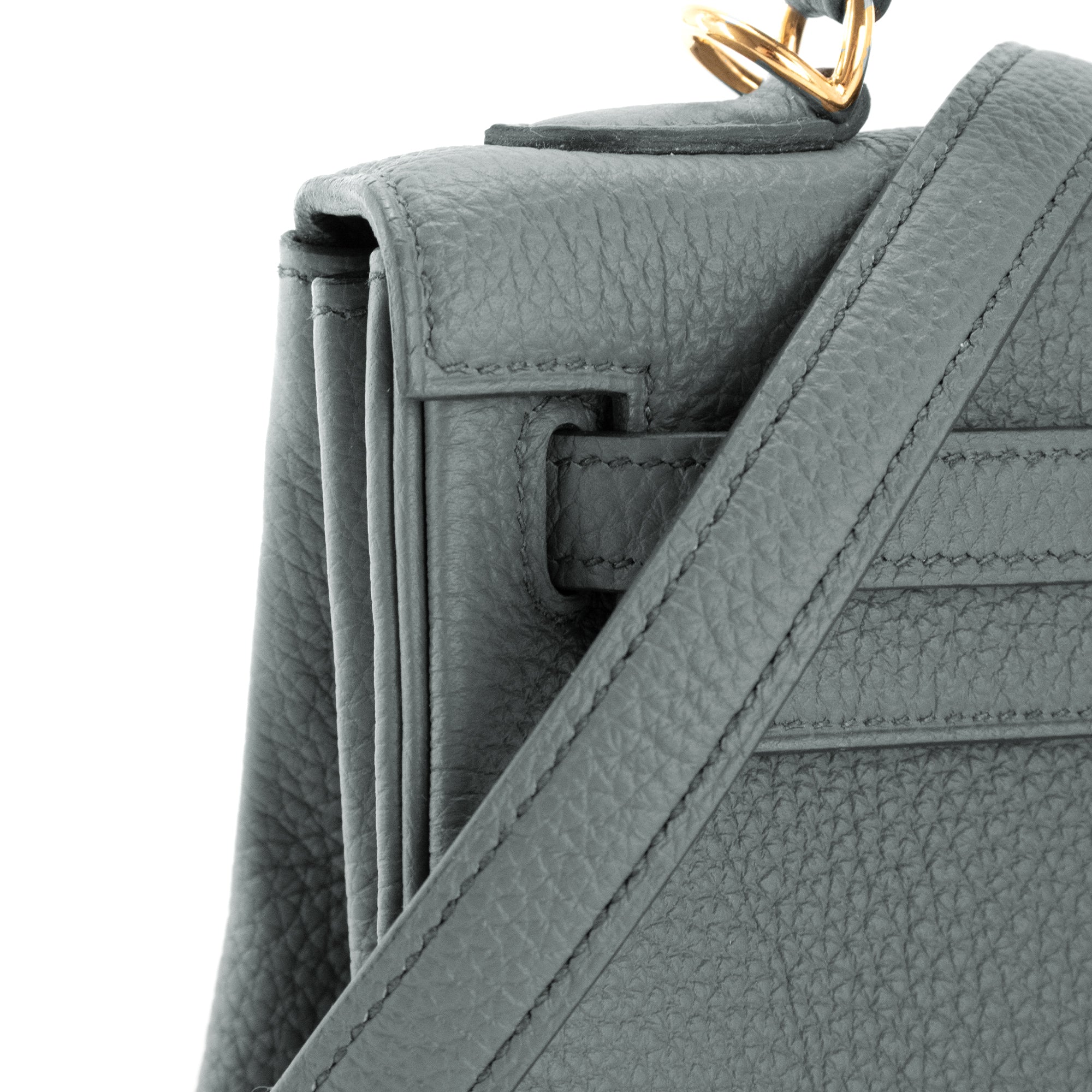 HERMÈS - Sac à bandoulière Kelly 25 Hermès en cuir togo vert amande