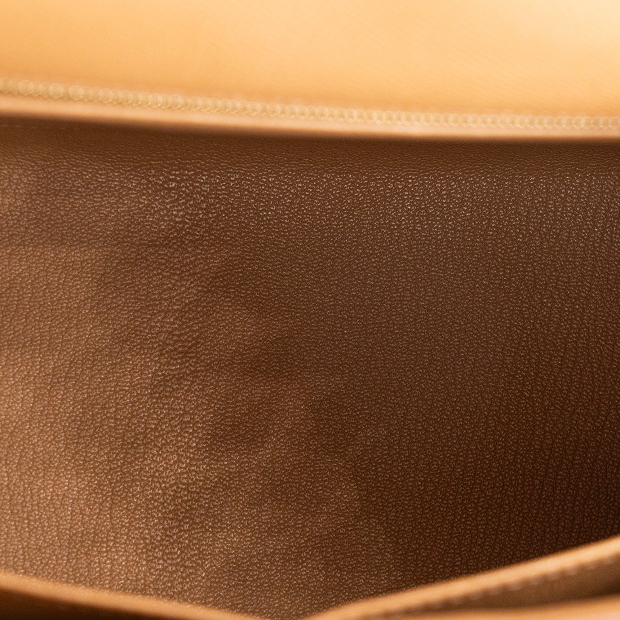 HERMÈS - Sac à main Kelly 28 Hermès en cuir epsom biscuit sellier