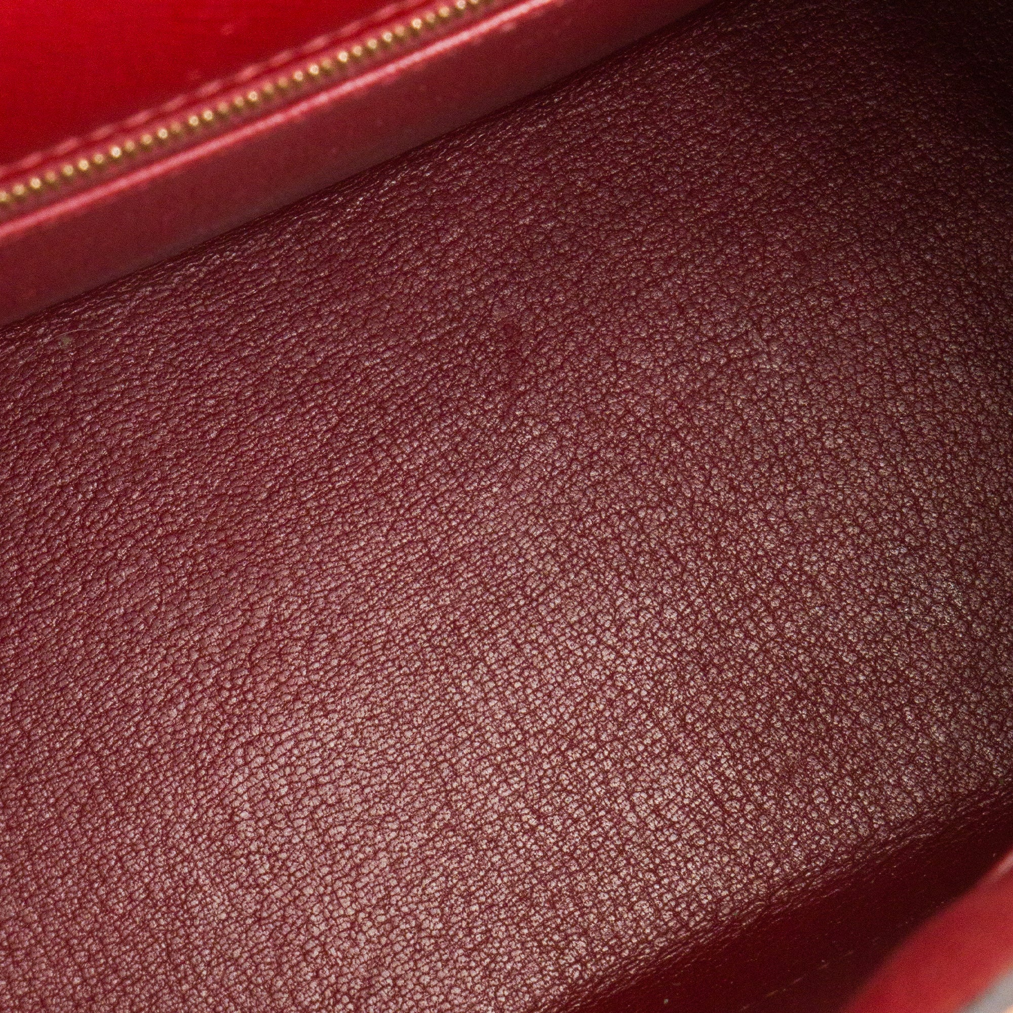 HERMÈS - Sac à bandoulière Kelly 28 Hermès en cuir epsom rouge grenat