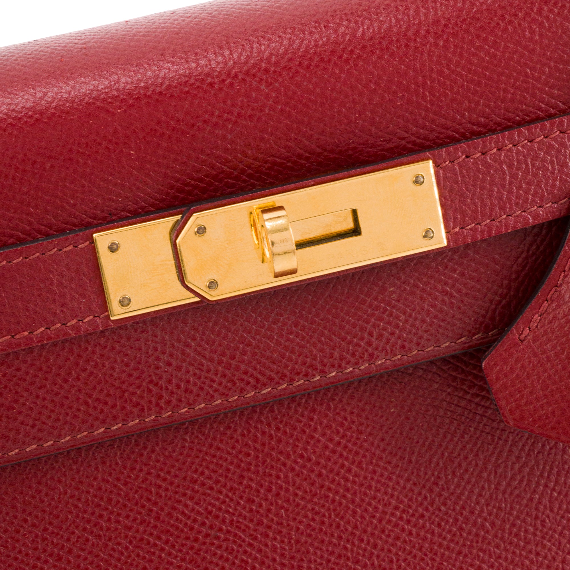HERMÈS - Sac à bandoulière Kelly 28 Hermès en cuir epsom rouge grenat