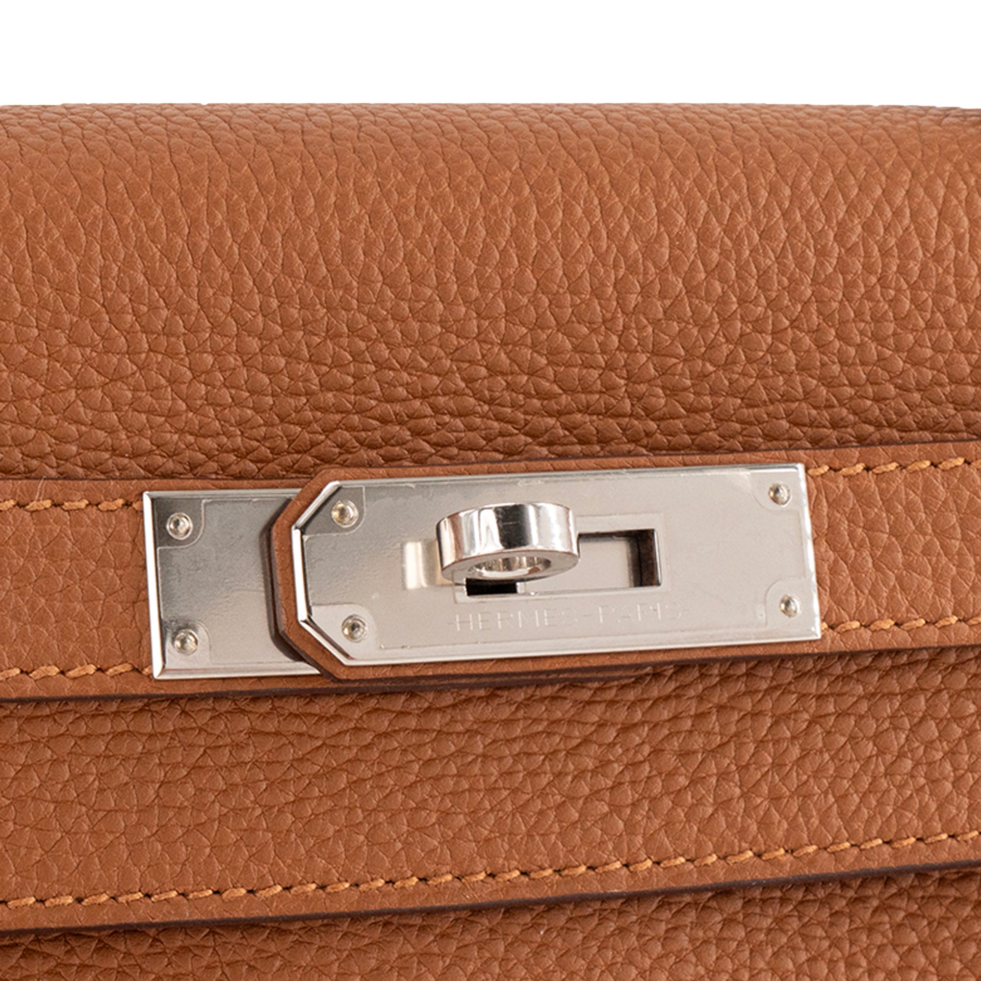 HERMÈS - Sac à main Kelly 28 Hermès en cuir togo gold HSS