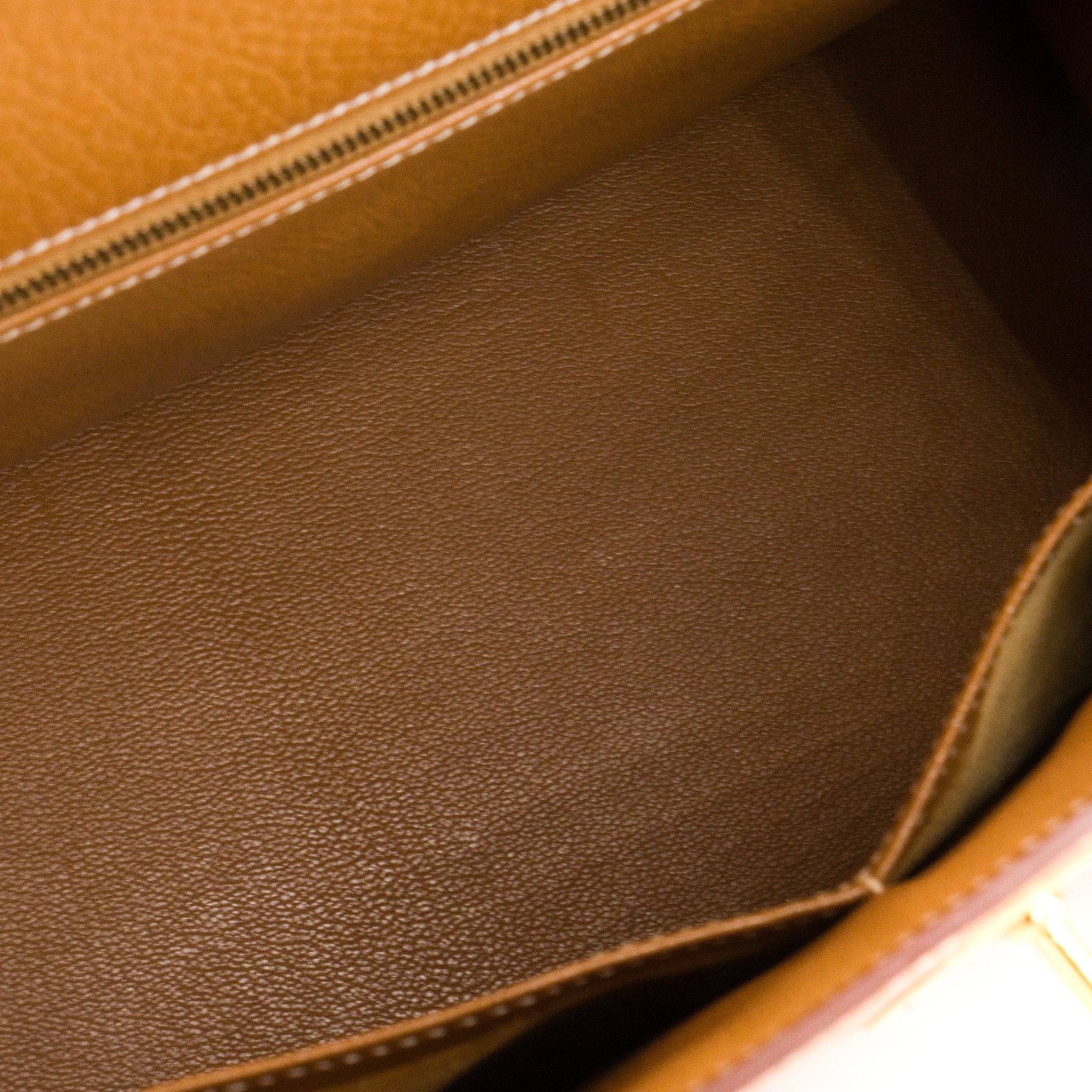 HERMÈS - Sac à main Kelly 32 Hermès en cuir ardennes marron gold vintage