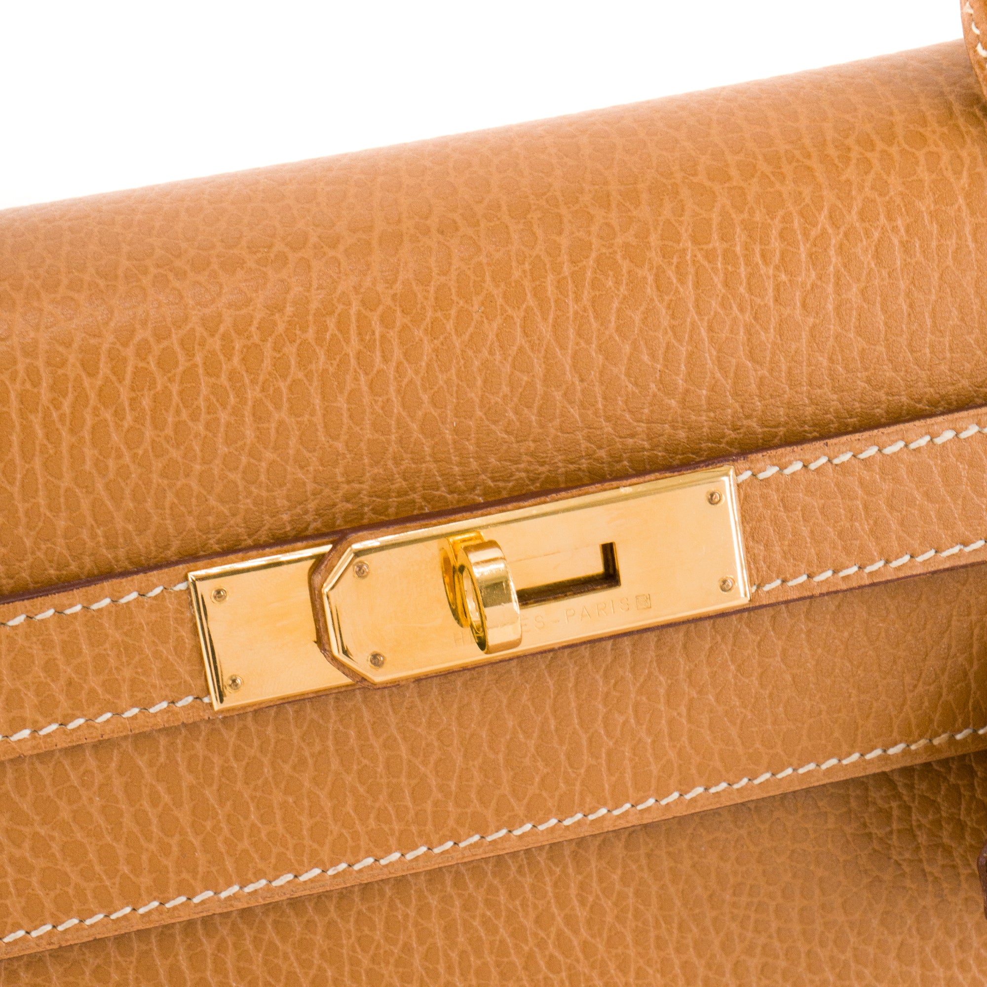 HERMÈS - Sac à main Kelly 32 Hermès en cuir ardennes marron gold vintage
