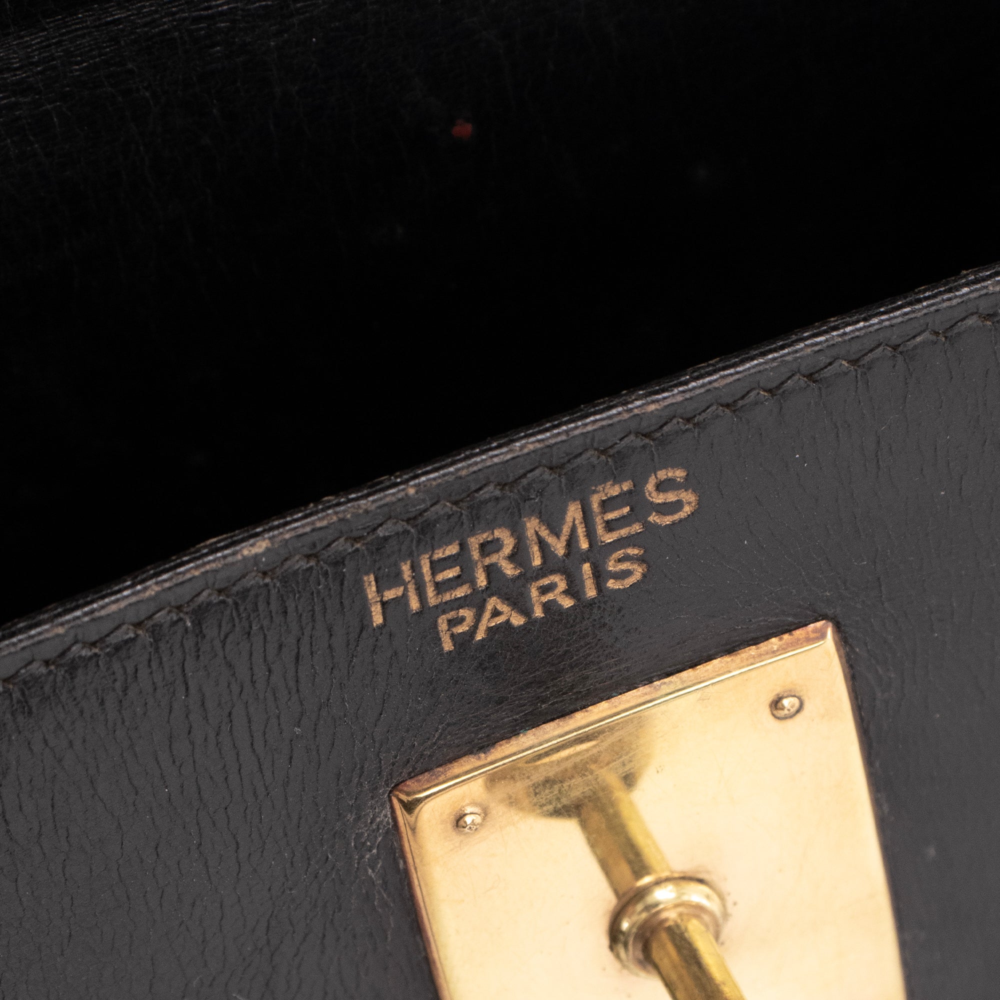 HERMÈS - Sac à main Kelly 32 Hermès en cuir box noir vintage