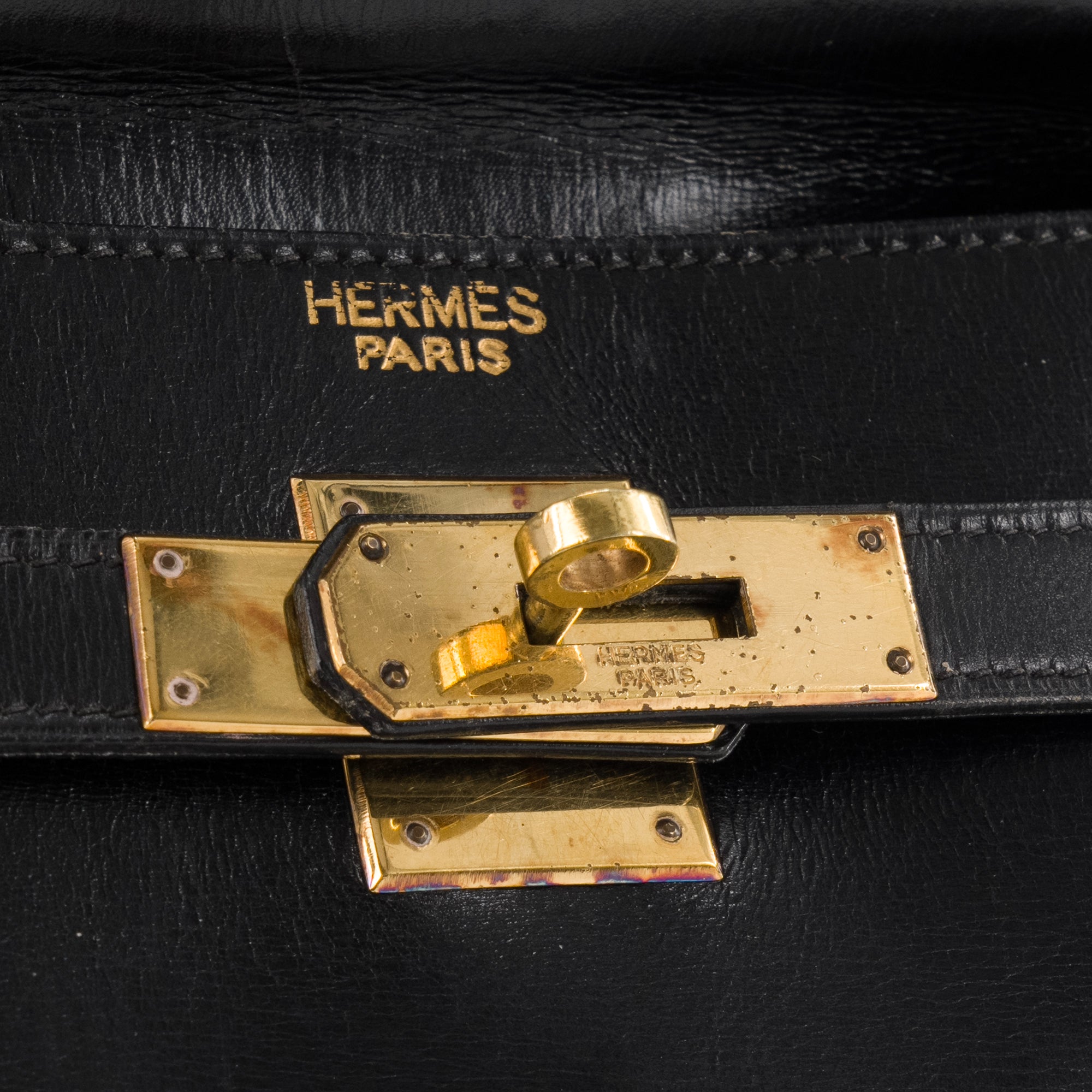 HERMÈS - Sac à main Kelly 32 Hermès en cuir box noir vintage