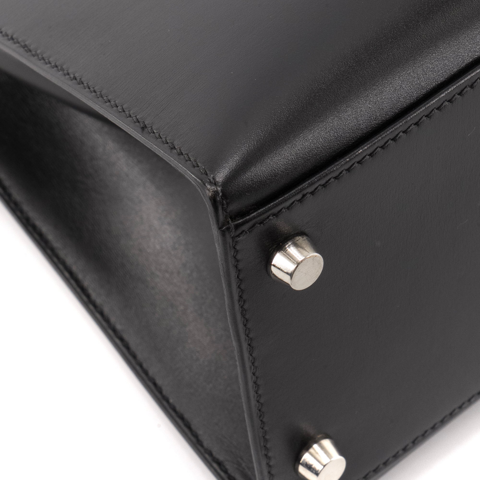 HERMÈS - Sac à main Kelly 32 Hermès en cuir box noir