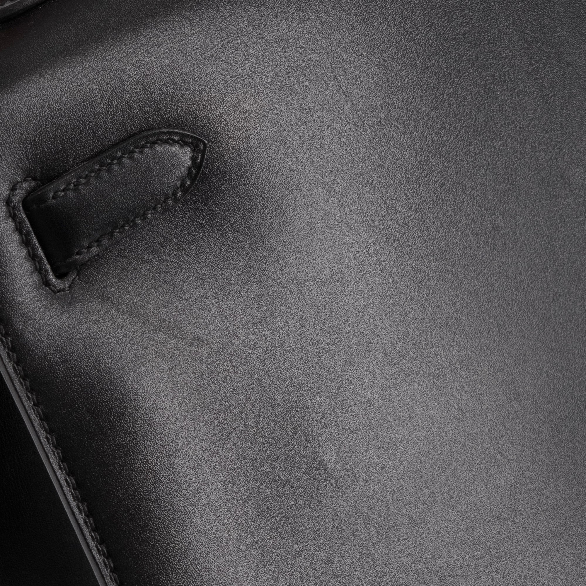 HERMÈS - Sac à main Kelly 32 Hermès en cuir box noir