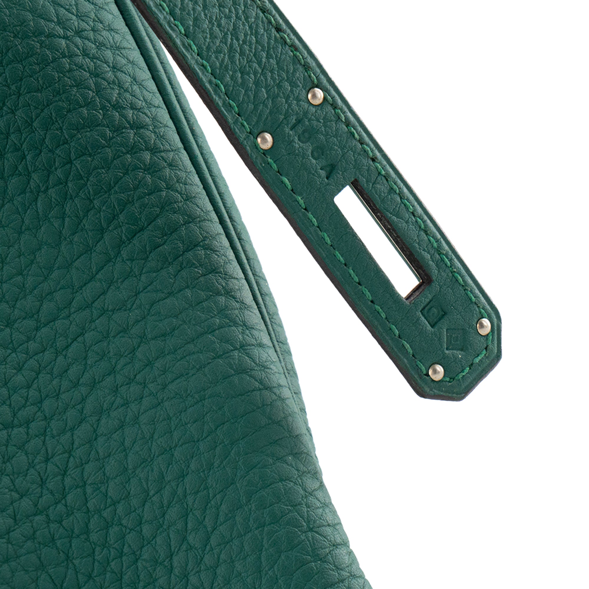 HERMÈS - Sac à main Kelly 32 Hermès en cuir clémence vert foncé