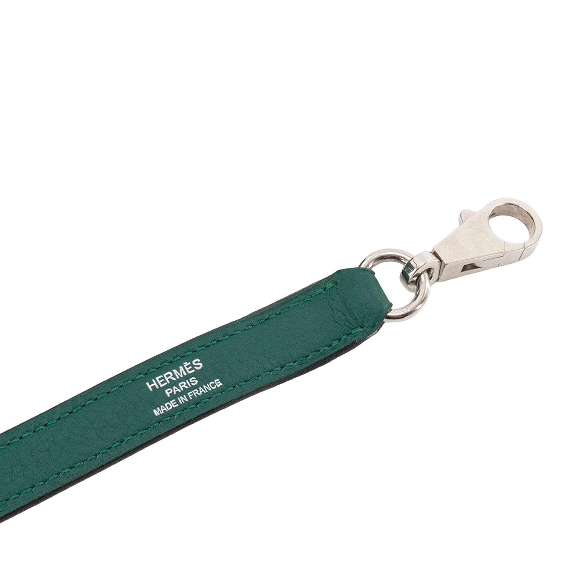 HERMÈS - Sac à main Kelly 32 Hermès en cuir clémence vert foncé