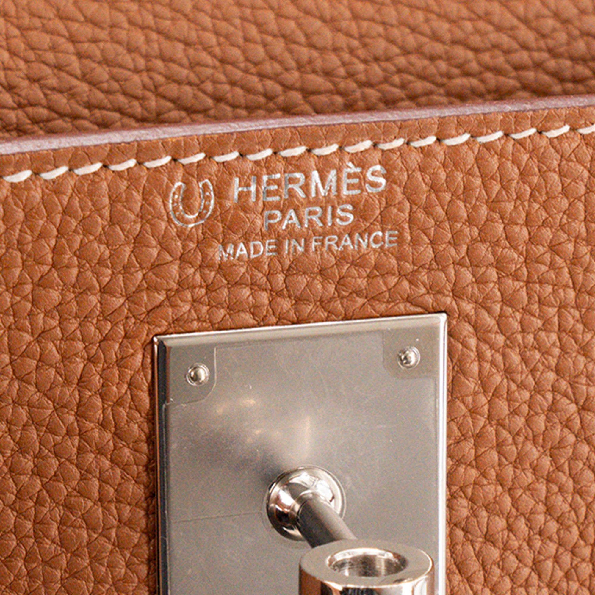 HERMÈS - Sac à main Kelly 32 Hermès en cuir togo gold HSS