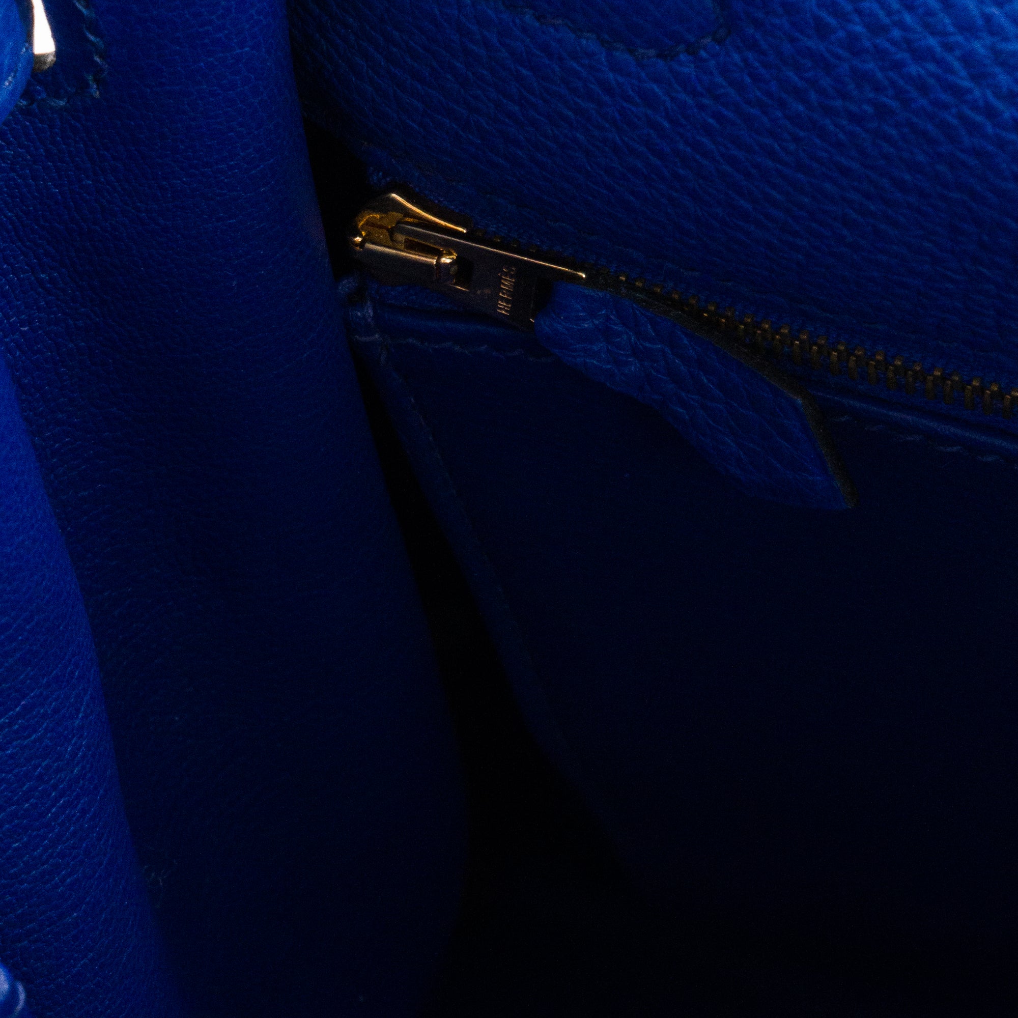 HERMÈS - Sac à main Kelly 35 Hermès en cuir clémence couleur bleu roi