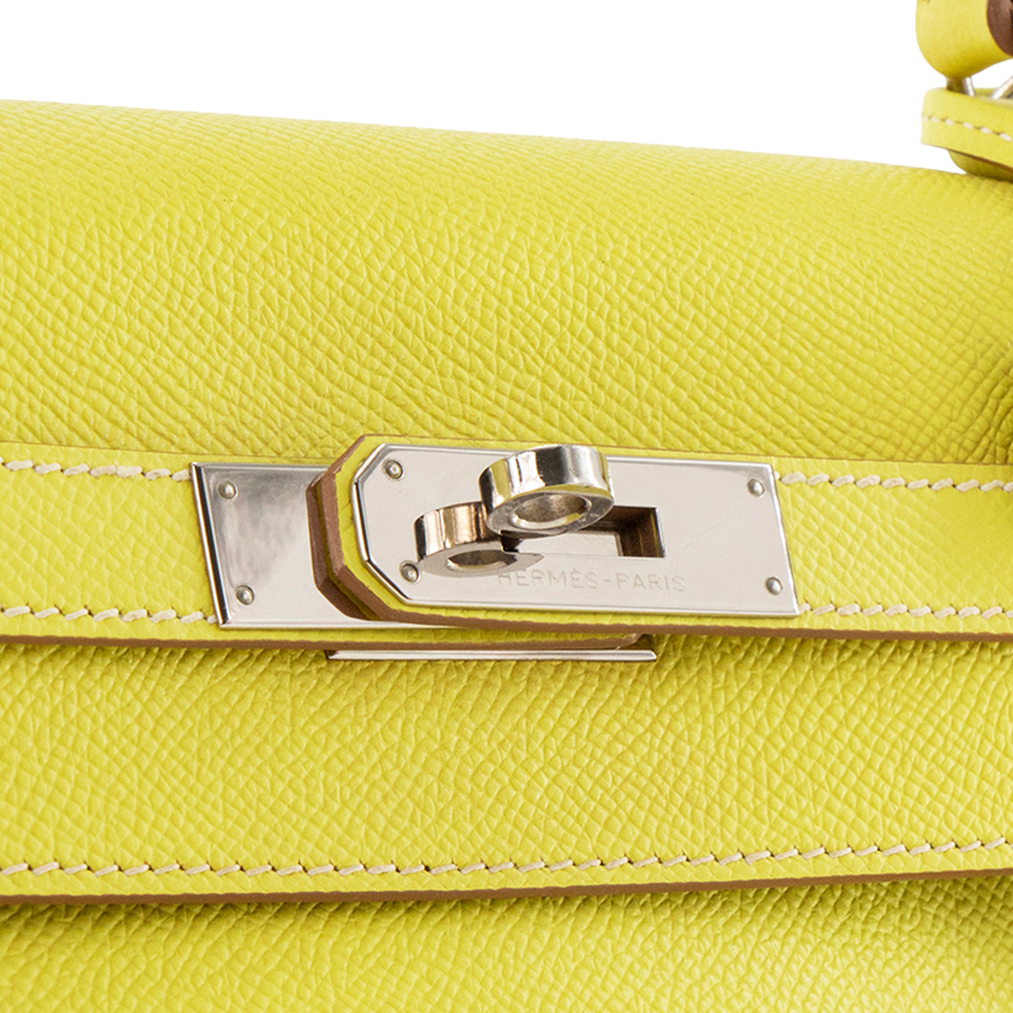HERMÈS - Sac à main Kelly 35 Hermès en cuir epsom jaune
