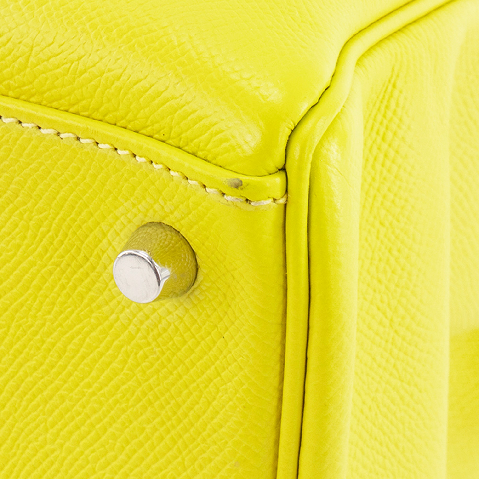 HERMÈS - Sac à main Kelly 35 Hermès en cuir epsom jaune