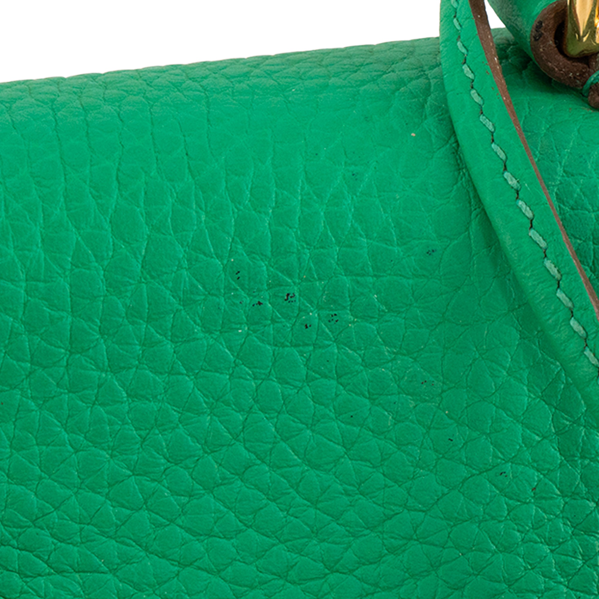 HERMÈS - Sac à main Kelly 35 Hermès en cuir clémence vert