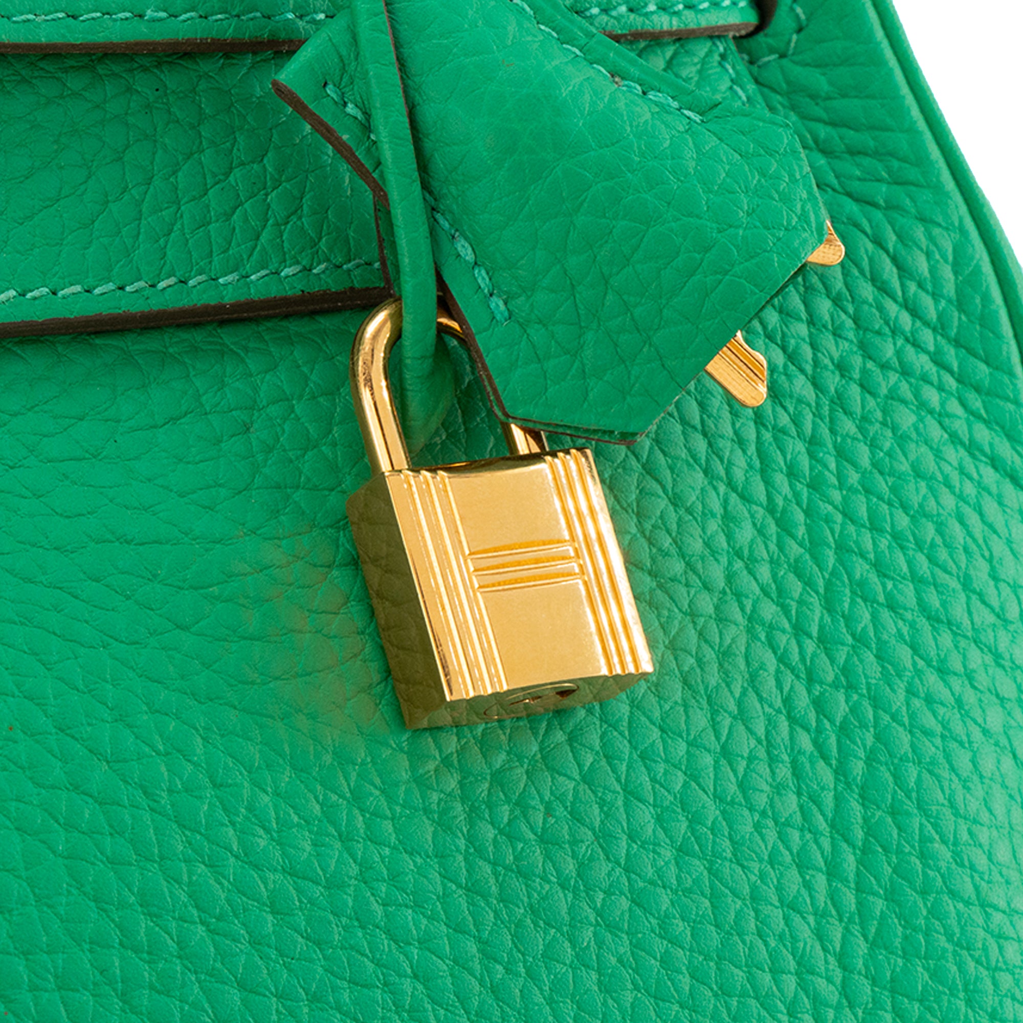 HERMÈS - Sac à main Kelly 35 Hermès en cuir clémence vert