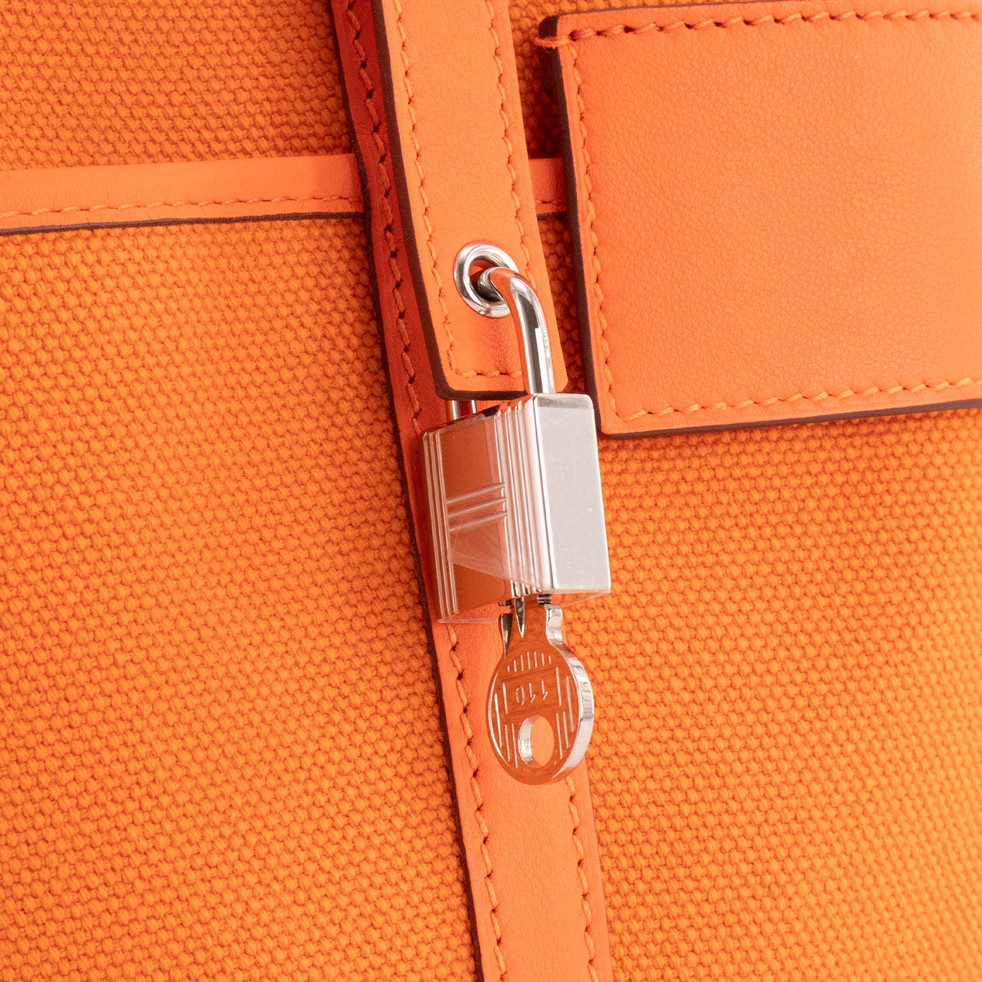 HERMÈS - Sac à main Picotin 18 cargo Hermès en toile et cuir orange